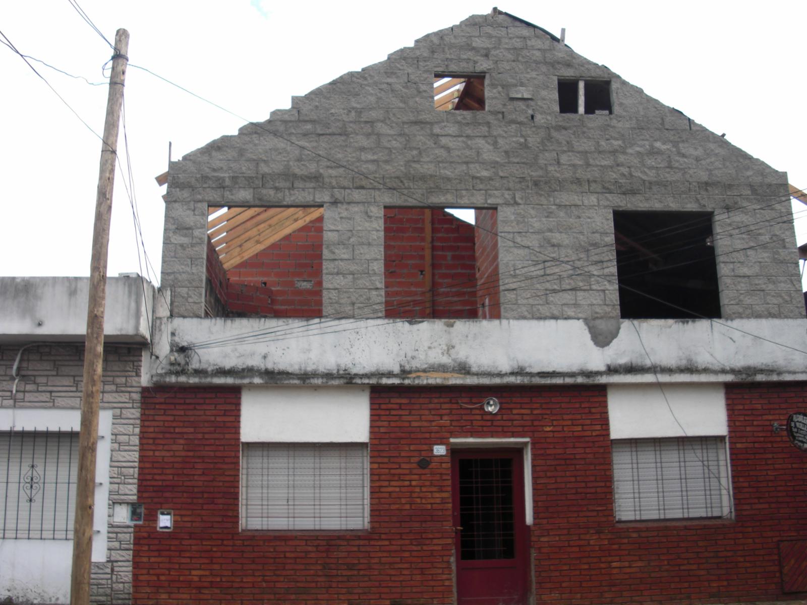 Excelente casa 3 amb en lote propio en ballester sobre calle maipu