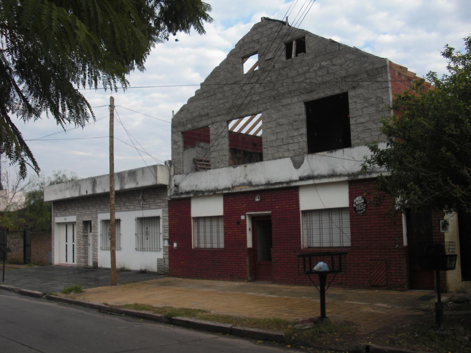 Excelente casa 3 amb en lote propio en ballester sobre calle maipu — foto 2