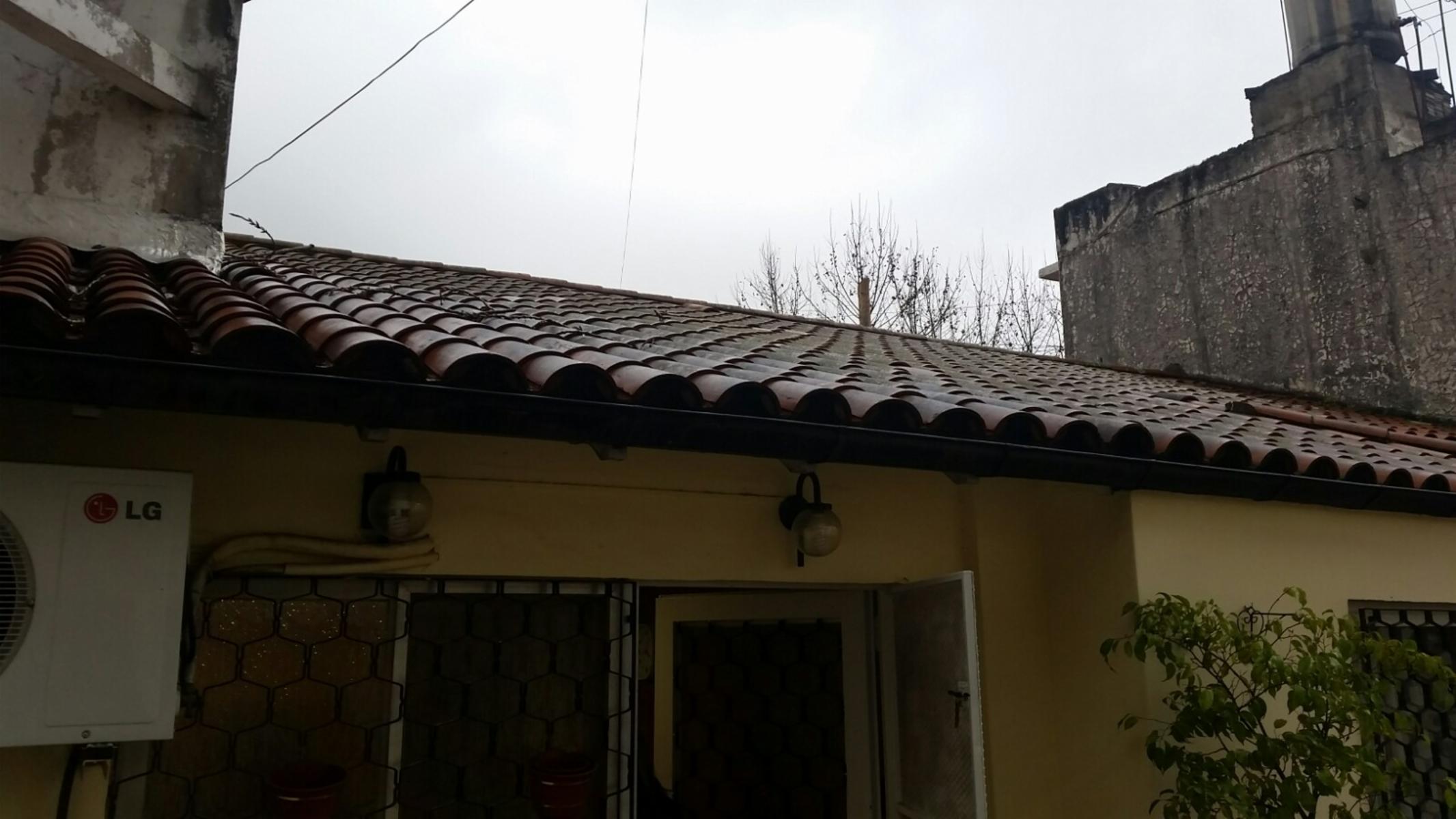 CHALET con muy buena distribucion, ambientes amplios, 3 dormitorios mas dependencia, living, cocina-comedor, gran patio, parrilla cuarto de herramientas y lavado, apto credito bancario — foto 7