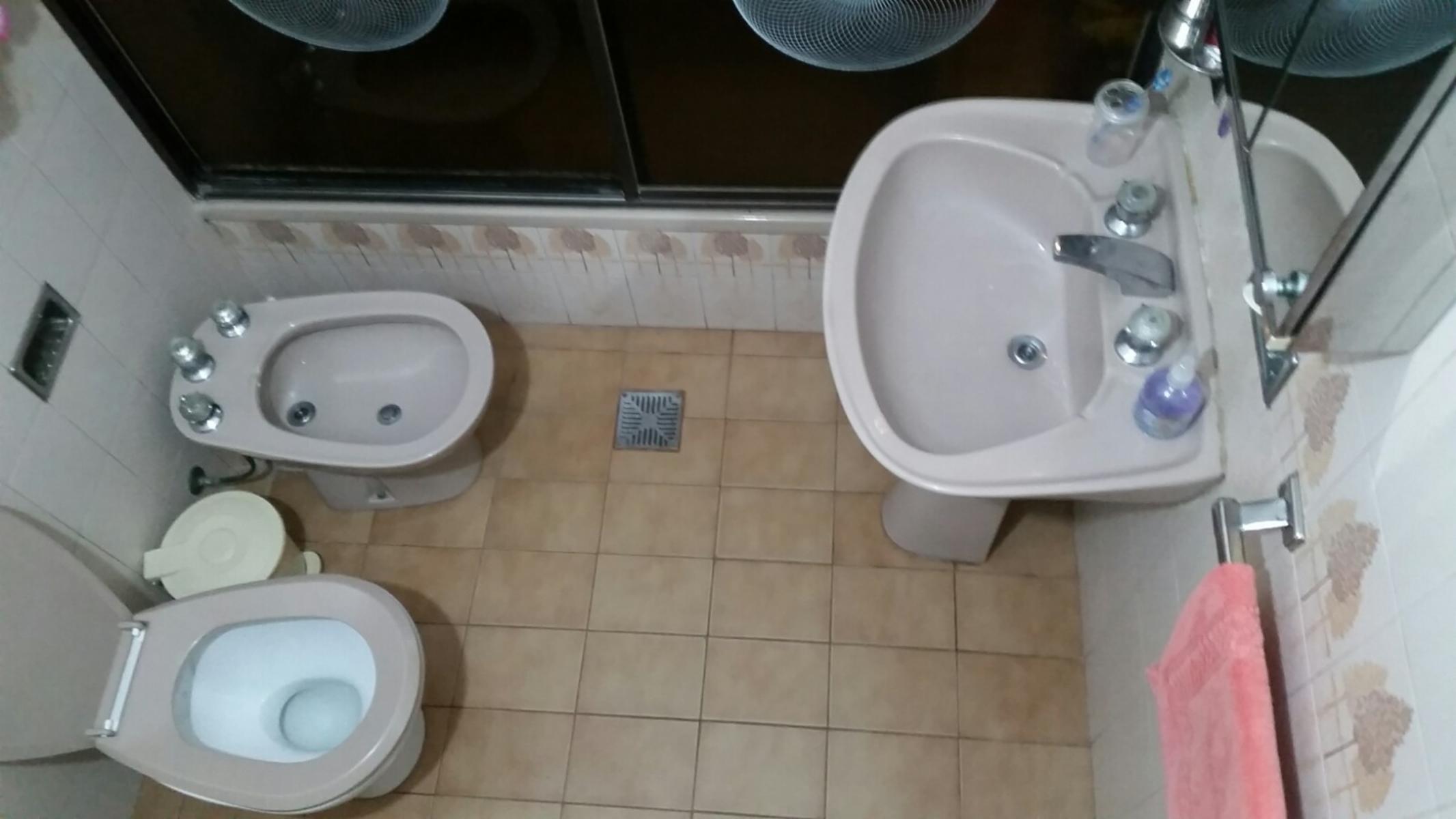 CHALET con muy buena distribucion, ambientes amplios, 3 dormitorios mas dependencia, living, cocina-comedor, gran patio, parrilla cuarto de herramientas y lavado, apto credito bancario — foto 12