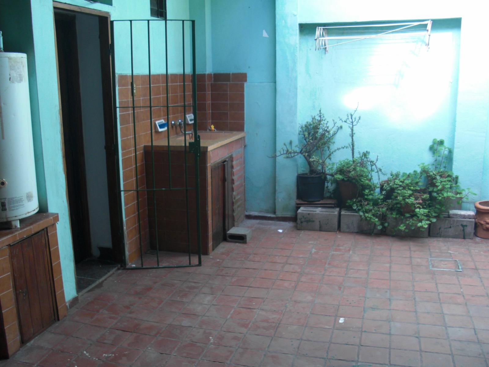 P-H AL FRENTE EN DOS PLANTAS, DE 4 AMBIENTES, CON TRES DORMITORIOS, DOS BAÑOS, LIVING, COCINA-COMEDOR, PATIO CON LAVADERO Y ENTRADA DE AUTO. — foto 11