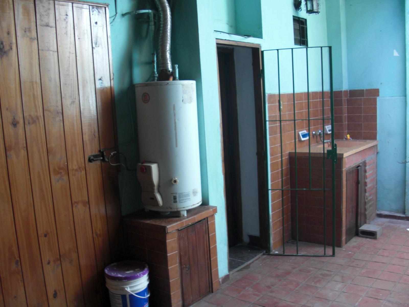 P-H AL FRENTE EN DOS PLANTAS, DE 4 AMBIENTES, CON TRES DORMITORIOS, DOS BAÑOS, LIVING, COCINA-COMEDOR, PATIO CON LAVADERO Y ENTRADA DE AUTO. — foto 12