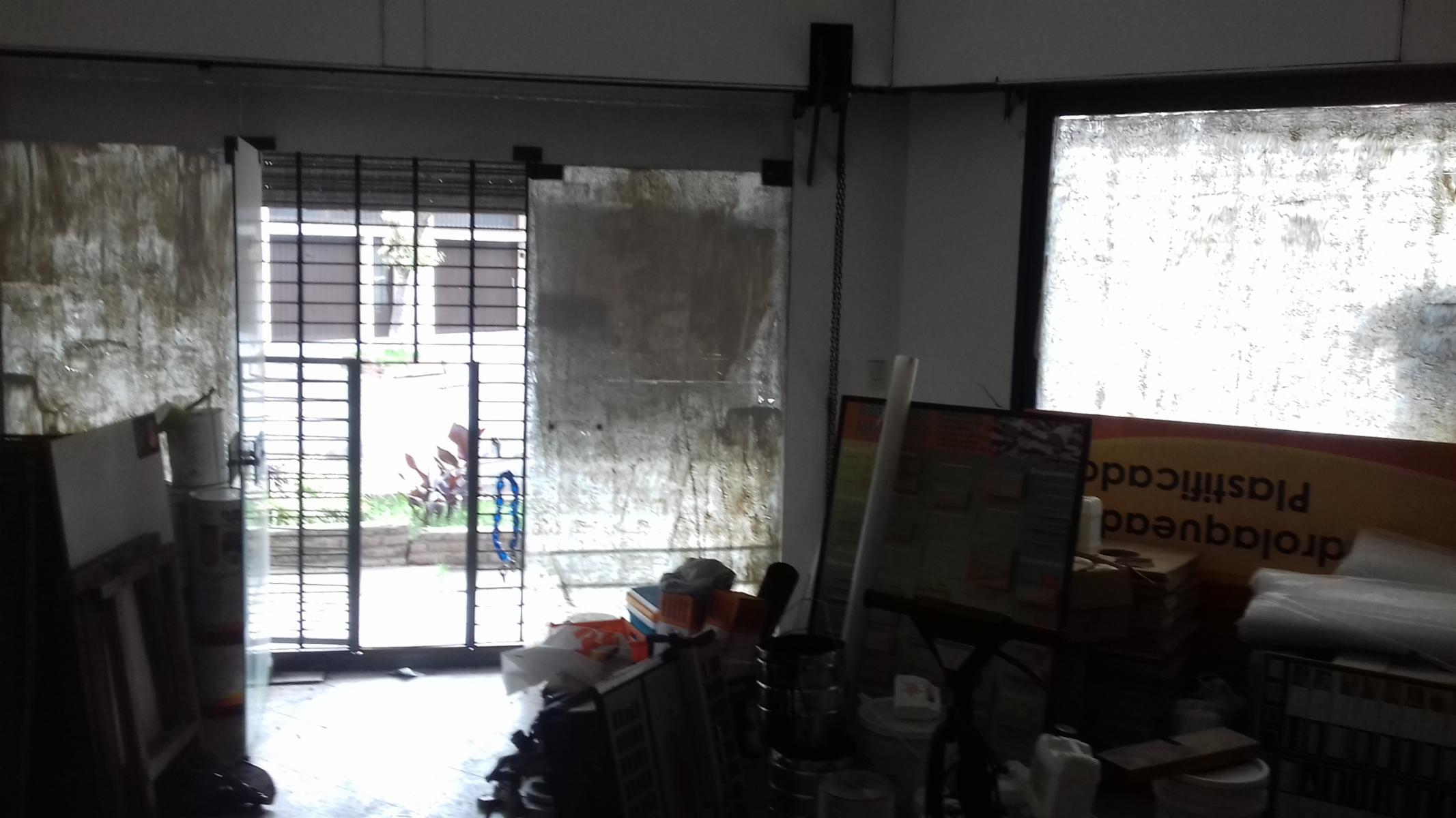 Local en esquina a 100 mts de Av. marquez de 50 m2 apox — foto 3