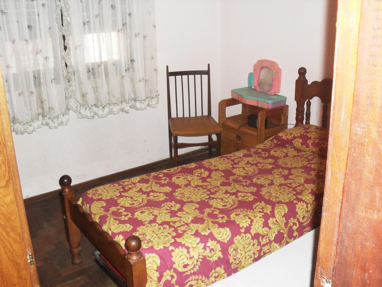 Casa 4 ambientes, 3 dormitoris, cocina-comedor, baño, cochera para 2 autos — foto 3