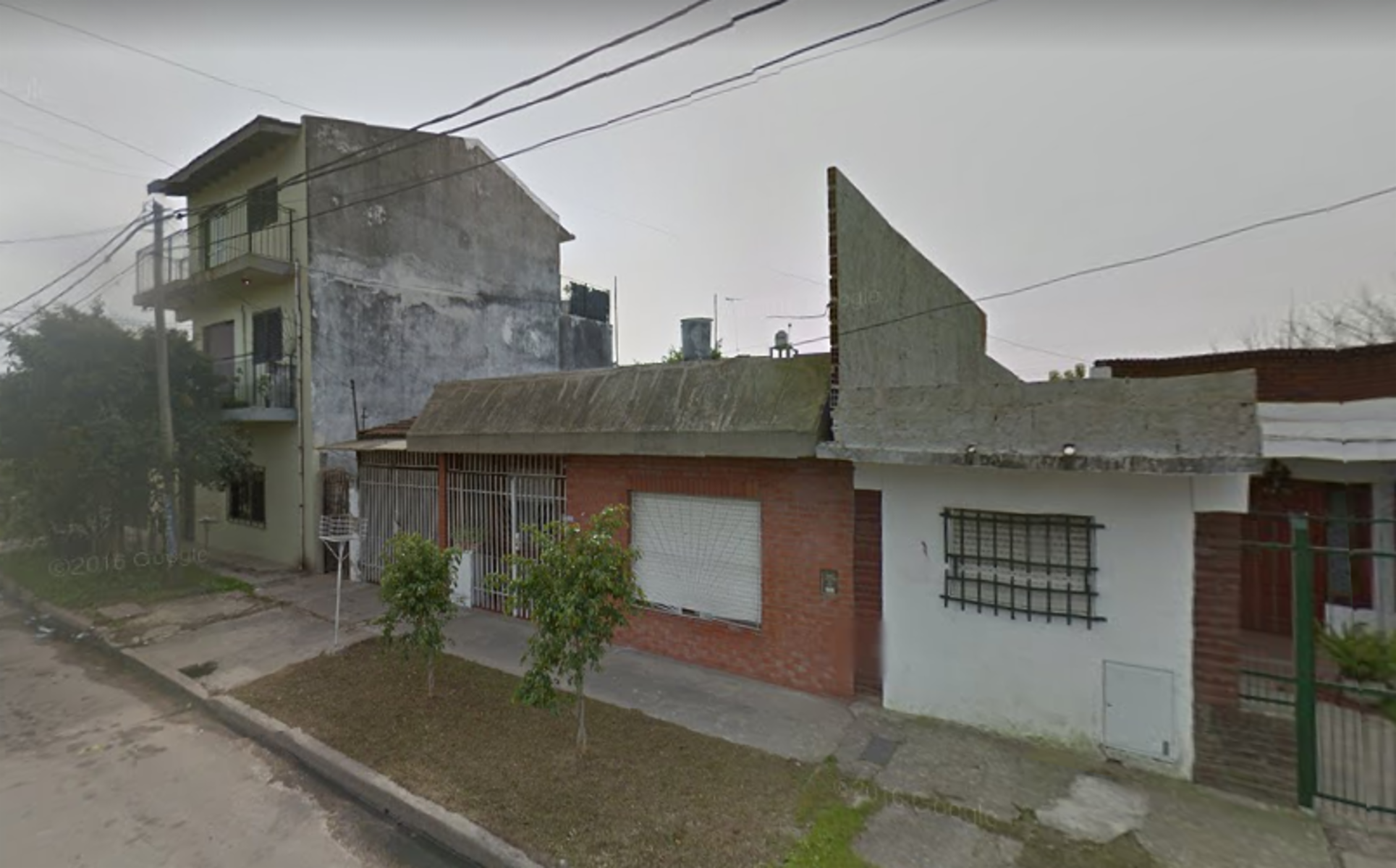 L.Hermosa. Los Alelies. Ph fte 3 ambientes, 2 dormitorios, cocina, comedor, baño, entrada para auto y fondo libre