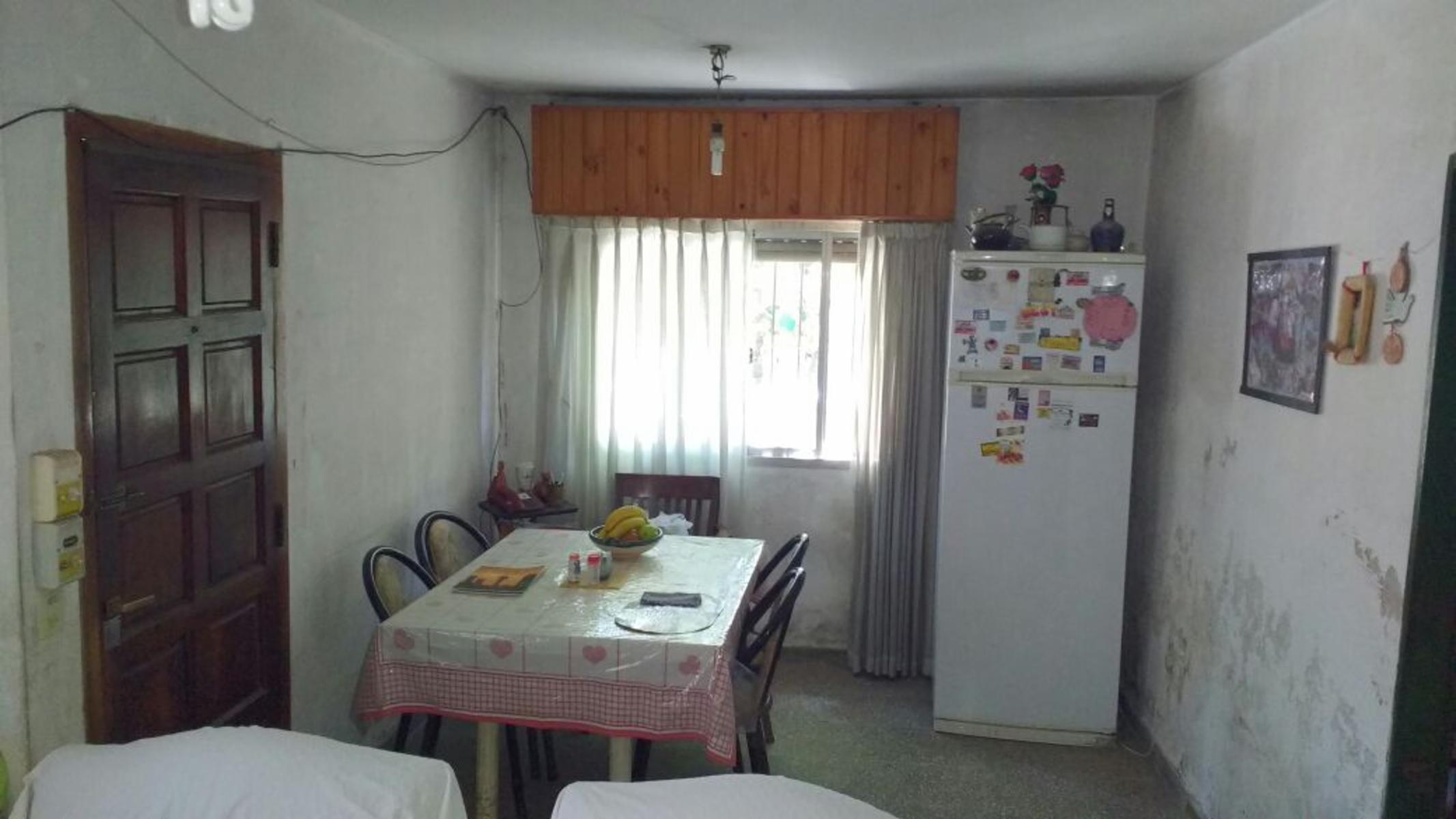 Ph interno 4 amb 3 dormitorios comedor living cocina patio y baño completo lavadero y cto. de herramientas — foto 14