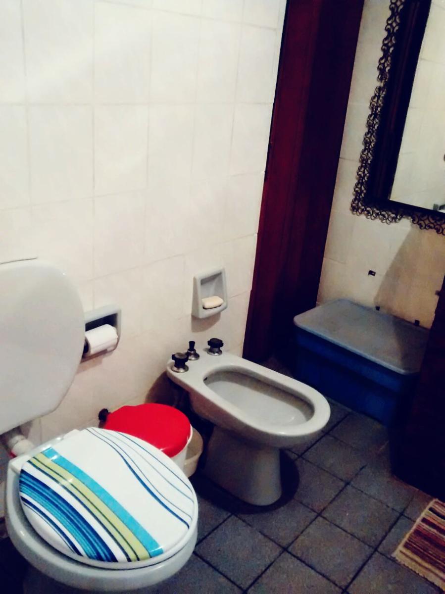 EXC. P-H EN P.A. DE 5 AMBIENTES, CON PORCHE, 4 DORM. C/ PLACARD Y OTRO DORM. CON PATIO/BALCON, LIVING CON BAR, BALCON, COMEDOR, COCINA, BAÑO COMPLETO, ALTILLO, LAVADERO C/parrilla y TERRAZA. — foto 4