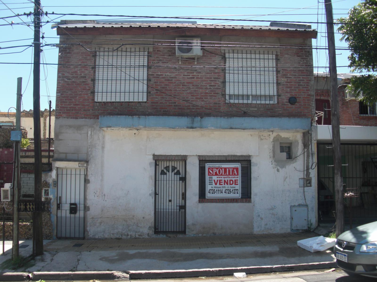 CASA MULTIFAMILIAR CON 4 DORMITORIOS, 2 BAÑOS PATIO CON PARRILLA. PLANTA ALTA A TERMINAR.