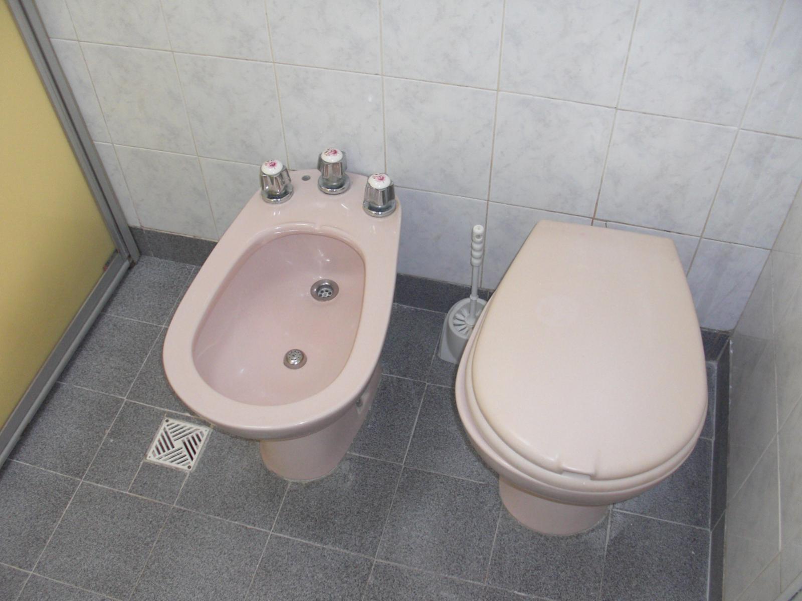 CASA MULTIFAMILIAR CON 4 DORMITORIOS, 2 BAÑOS PATIO CON PARRILLA. PLANTA ALTA A TERMINAR. — foto 5