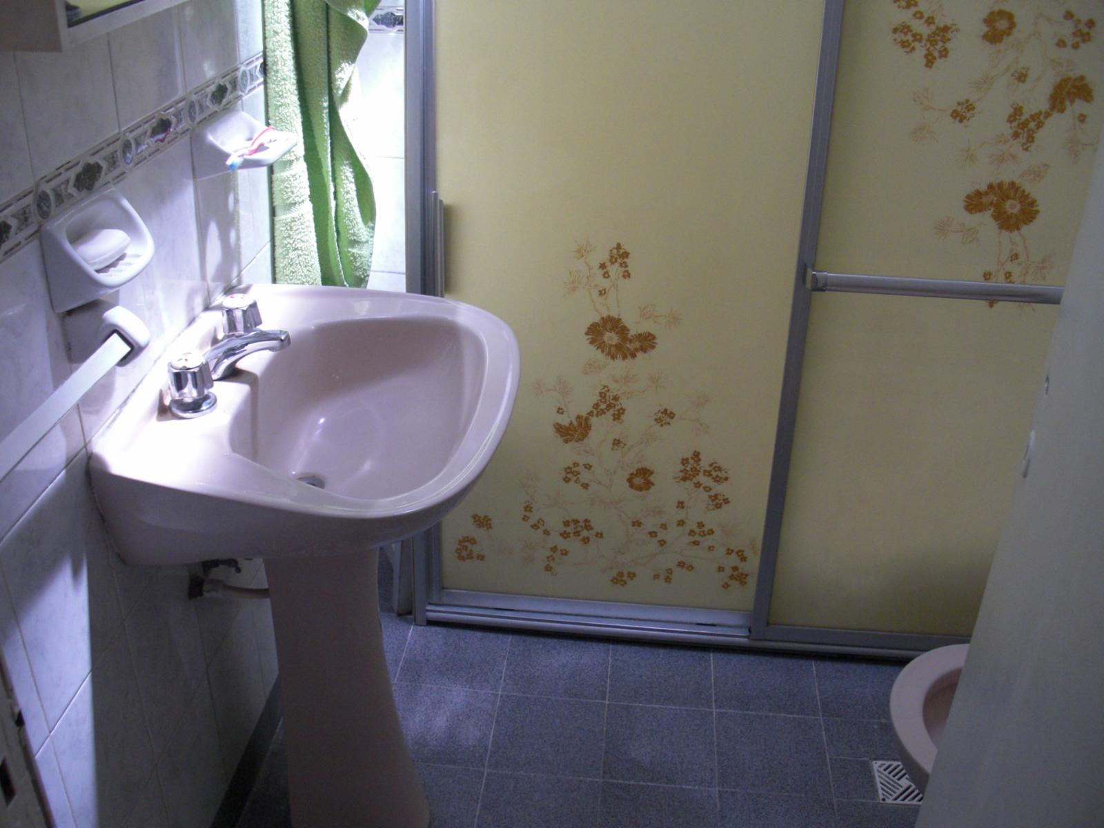CASA MULTIFAMILIAR CON 4 DORMITORIOS, 2 BAÑOS PATIO CON PARRILLA. PLANTA ALTA A TERMINAR. — foto 6