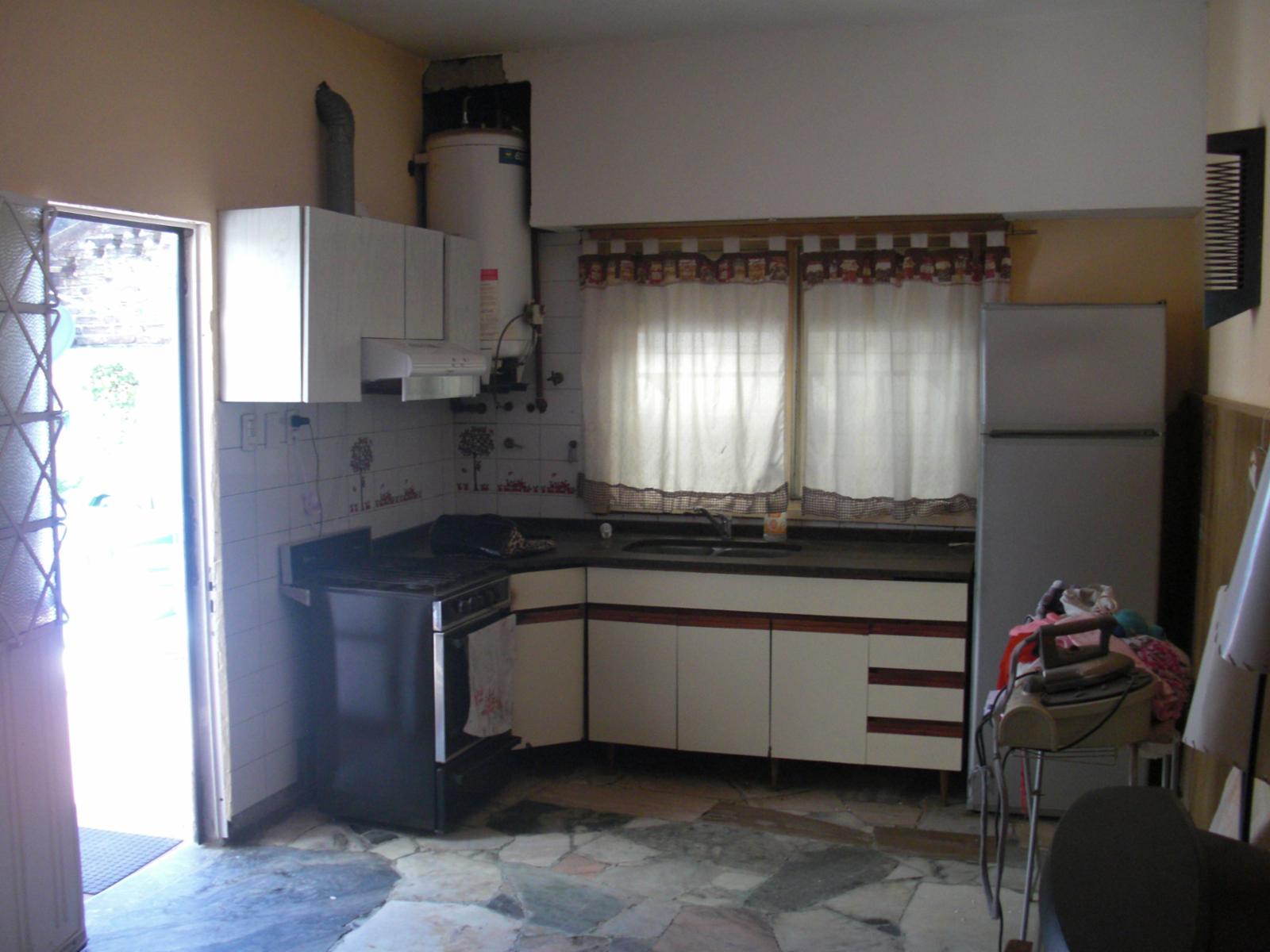 CASA MULTIFAMILIAR CON 4 DORMITORIOS, 2 BAÑOS PATIO CON PARRILLA. PLANTA ALTA A TERMINAR. — foto 9