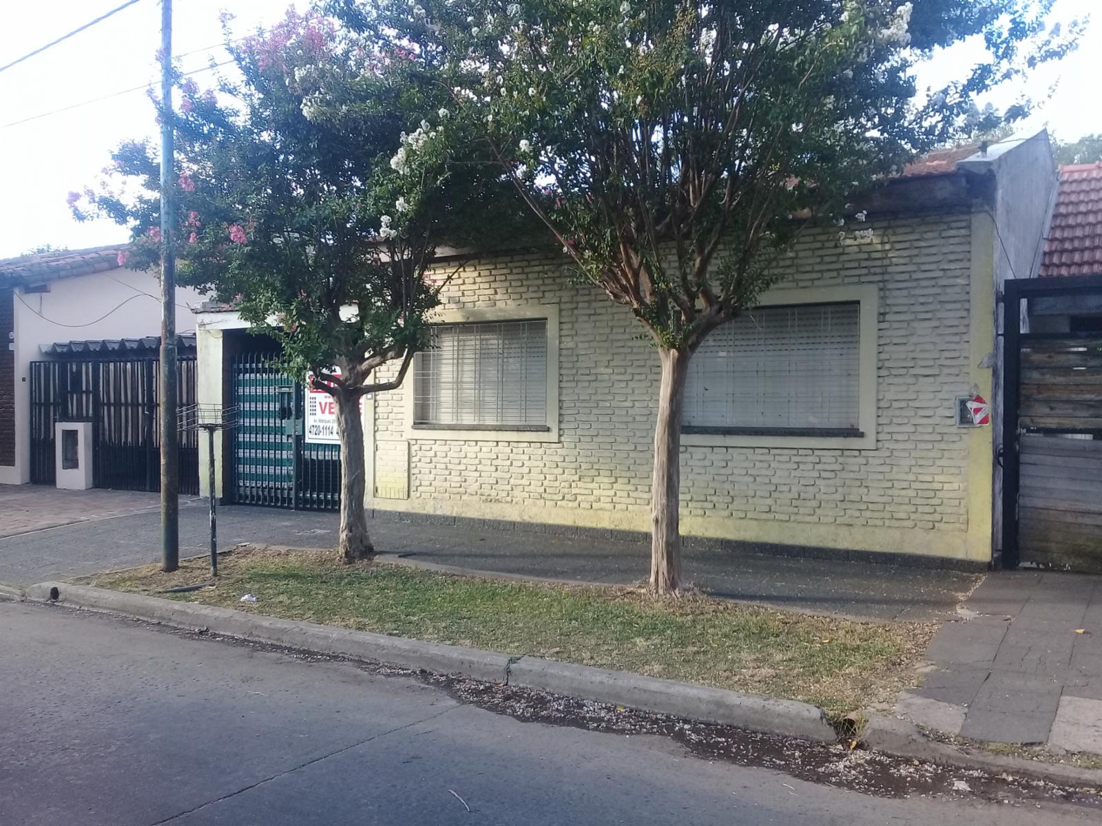 Excelente casa 3 amb en lote propio con fondo libre — foto 2
