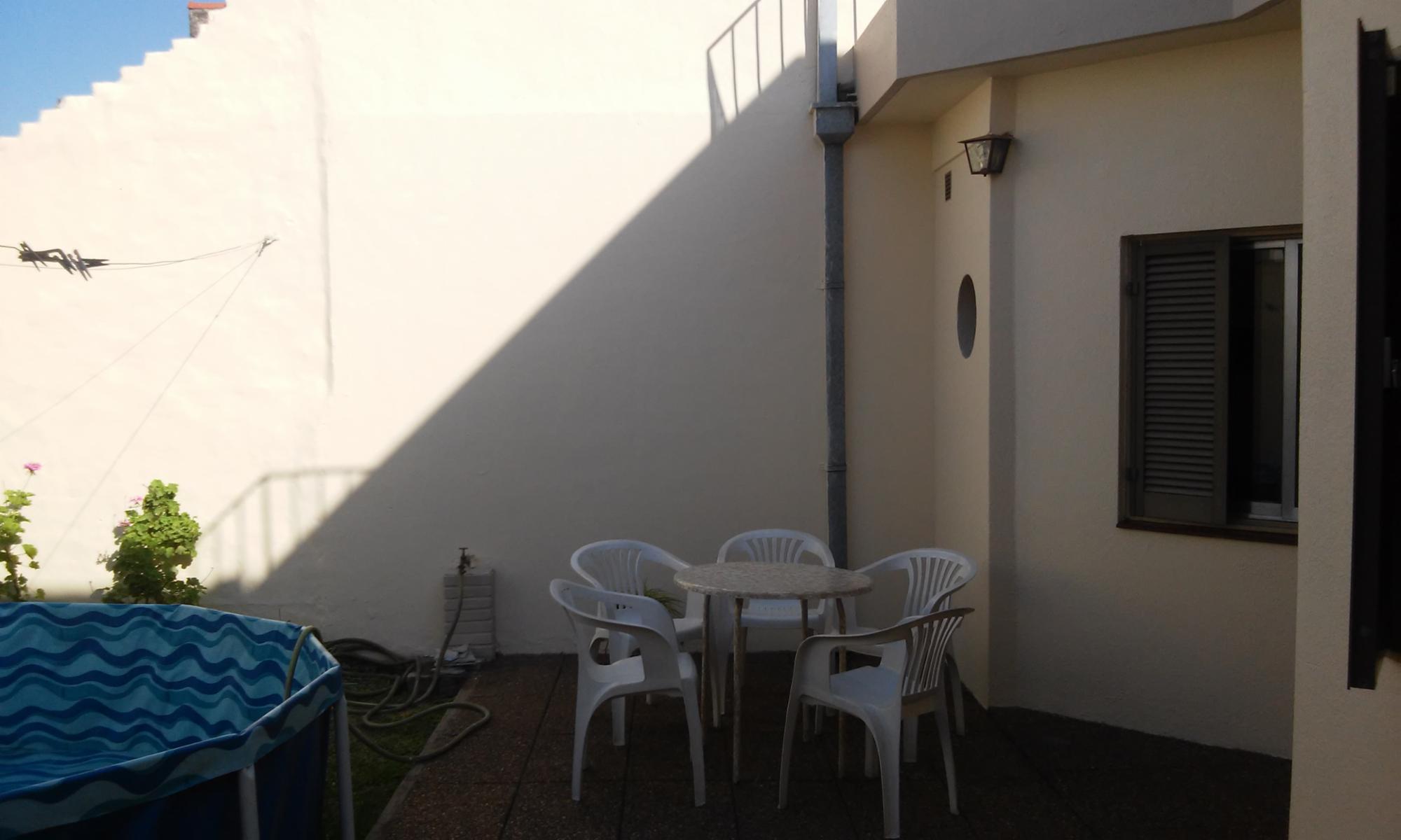 EXCELENTE CASA EN DOS PLANTAS DE TRES AMBIENTES (APTA CREDITO) — foto 3