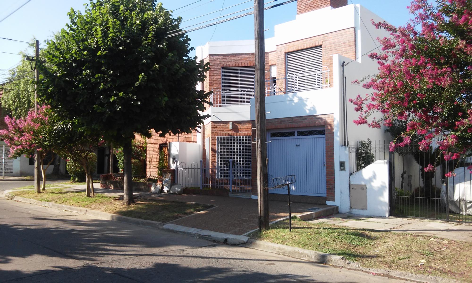 EXCELENTE CASA EN DOS PLANTAS DE TRES AMBIENTES (APTA CREDITO) — foto 8