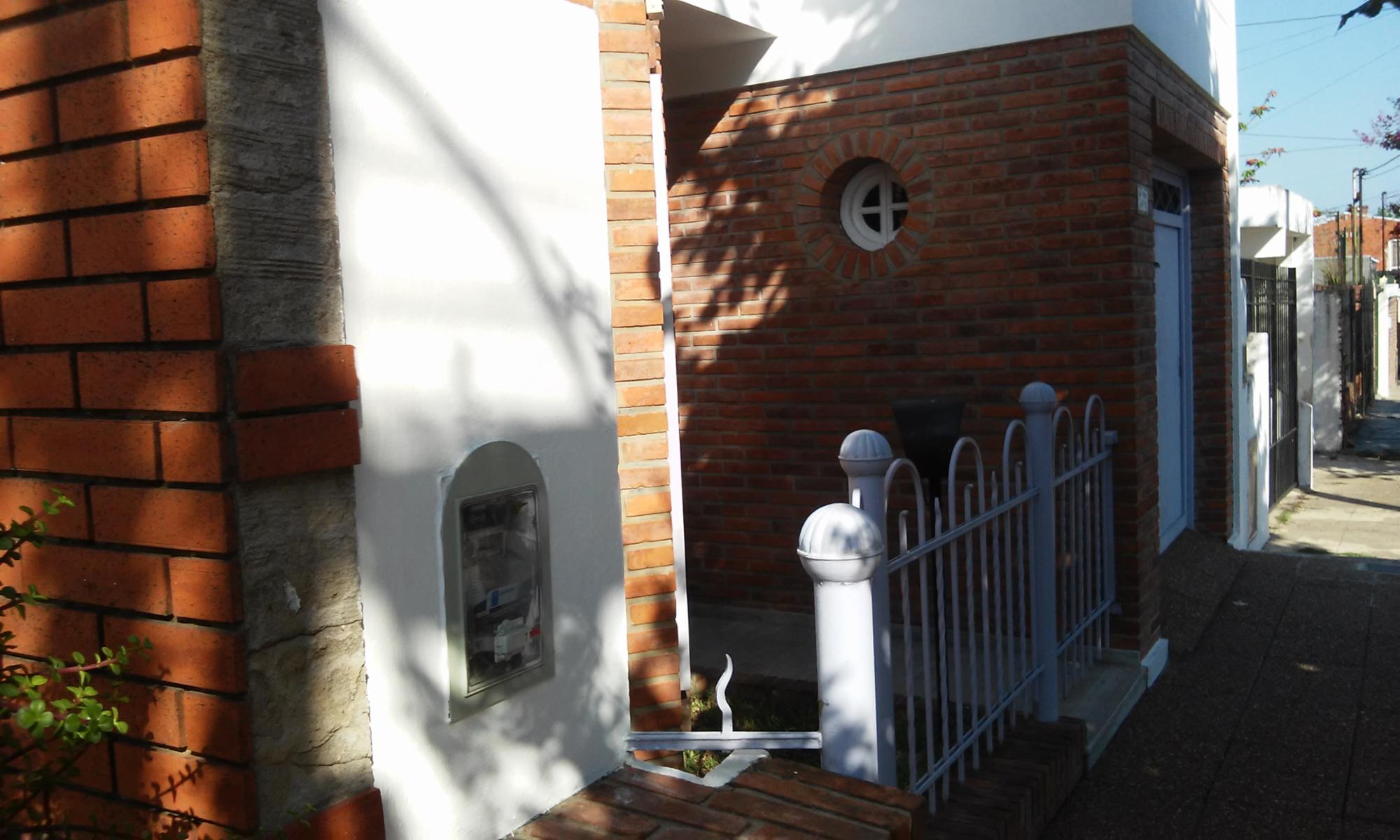 EXCELENTE CASA EN DOS PLANTAS DE TRES AMBIENTES (APTA CREDITO) — foto 12