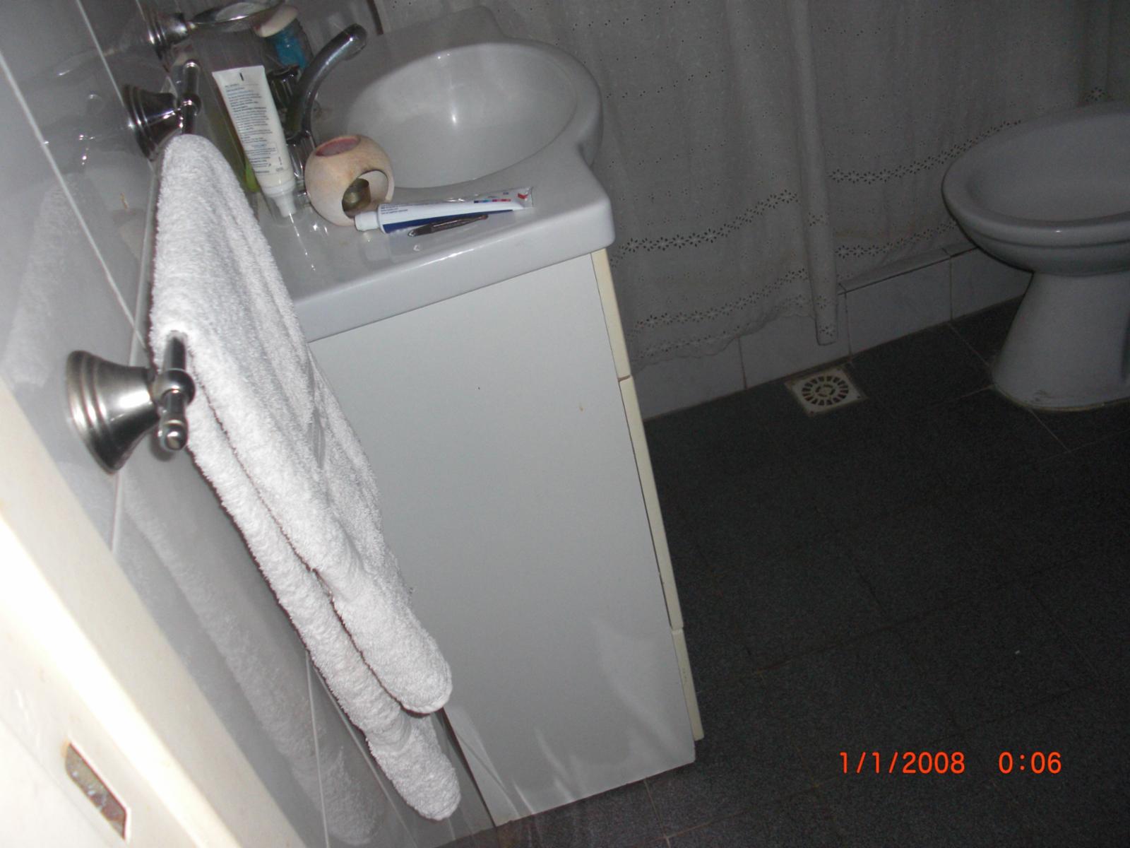 EXCELENTE CASA DE 4 AMBIENTES CON JARDIN,COCHERA Y FONDO LIBRE. — foto 6