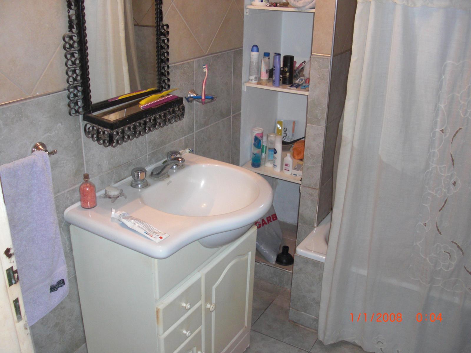 EXCELENTE CASA DE 4 AMBIENTES CON JARDIN,COCHERA Y FONDO LIBRE. — foto 11