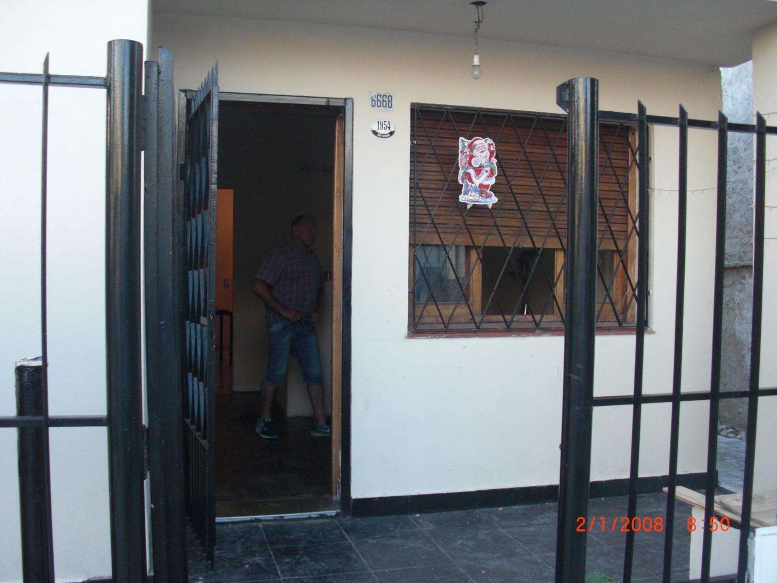Excelente PH frente cuatro ambientes y departamento dos ambientes fondo — foto 2