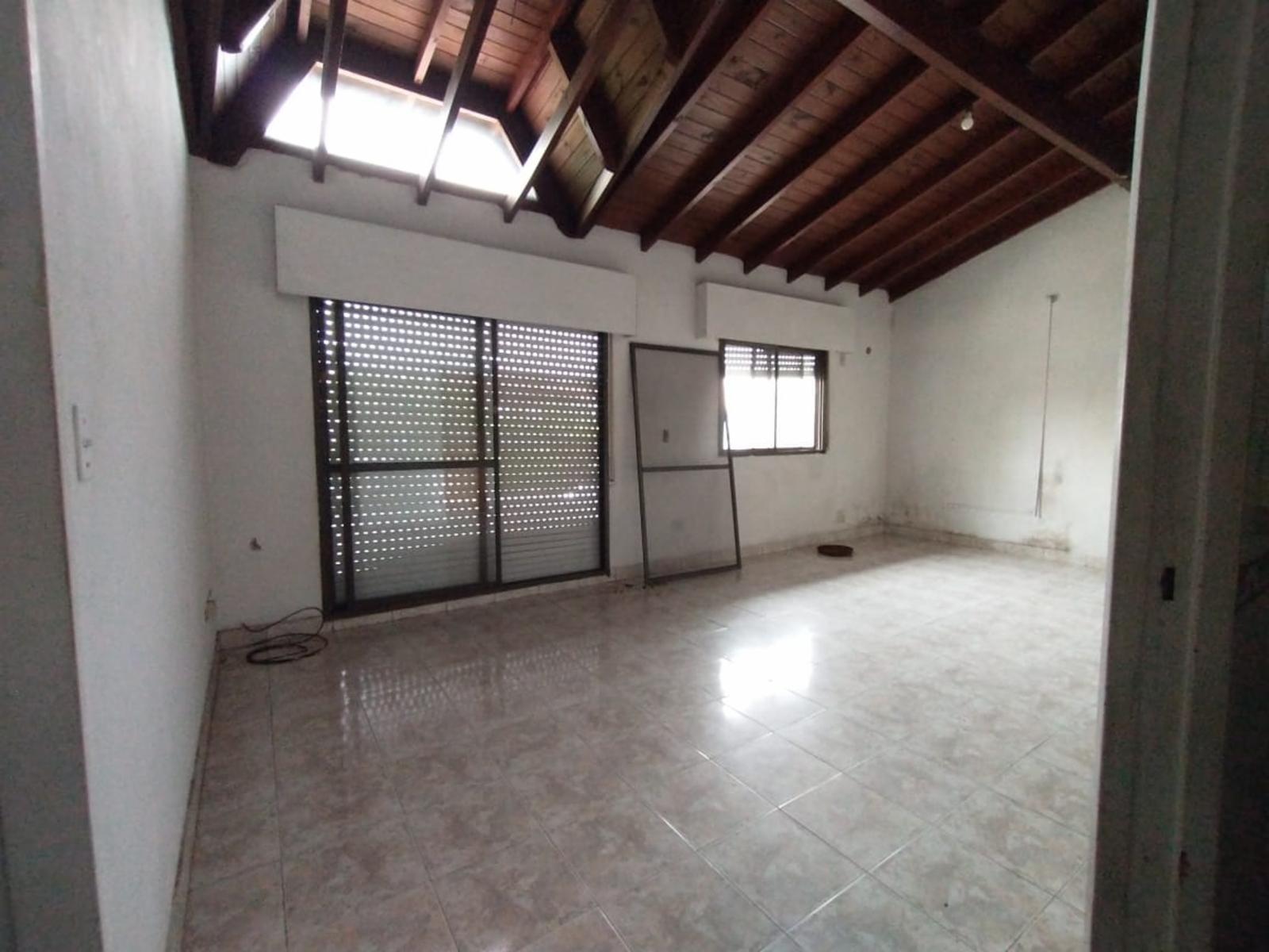 EXCELENTE DEPARTAMENTO DE 3 AMBIENTES CON BALCON - 2