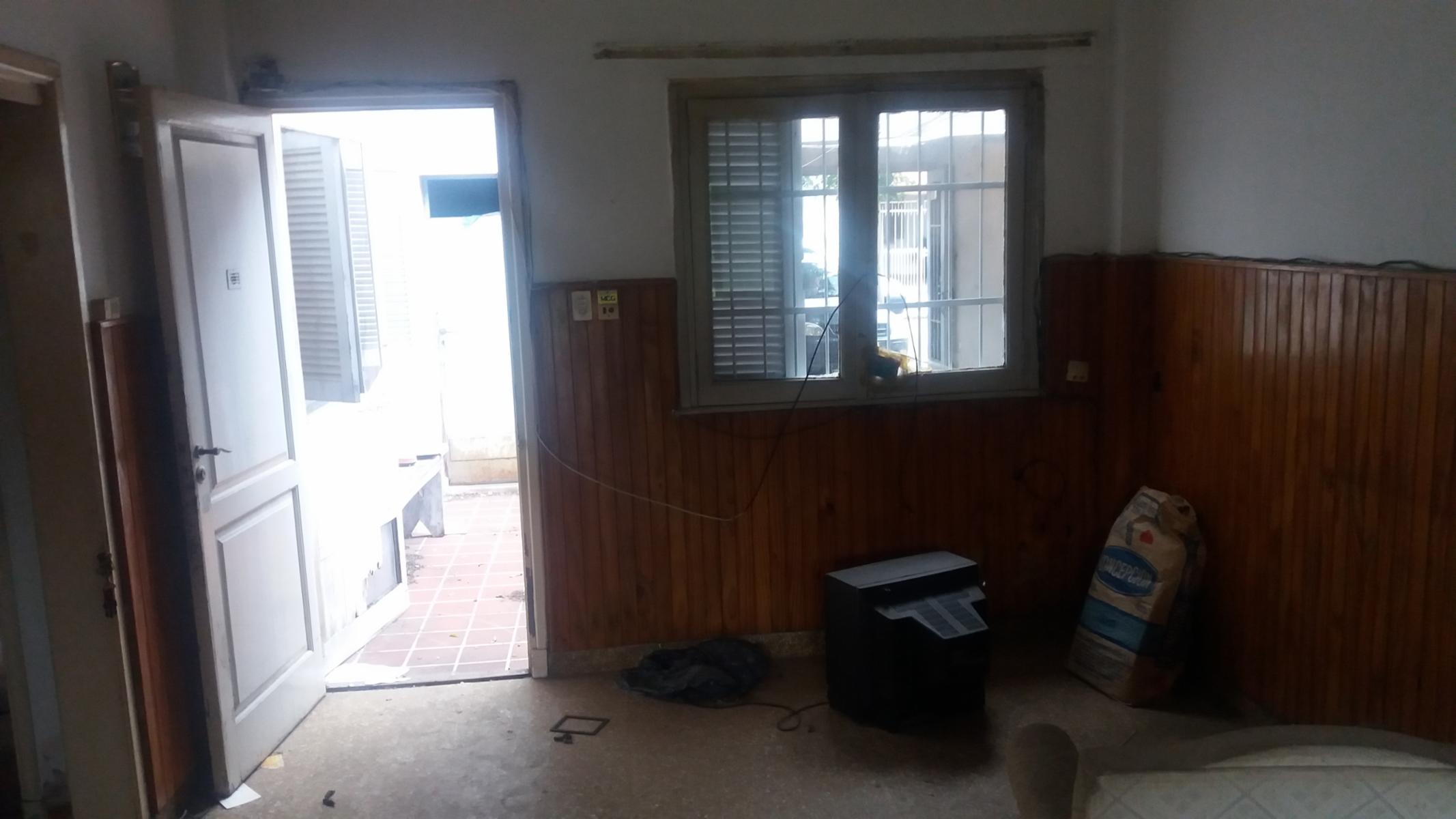 CASA EN LOTE PROPIO, MUY BUENA UBICACIÓN CON LOTE DE 8.66 X 40 — foto 4