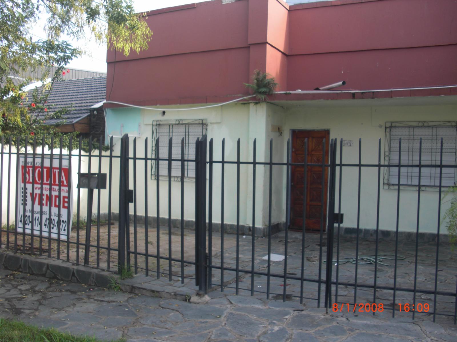 P-H FRENTE, CUATRO AMBIENTES, CON E/AUTO, JARDIN, ENTRADA IND. — foto 2