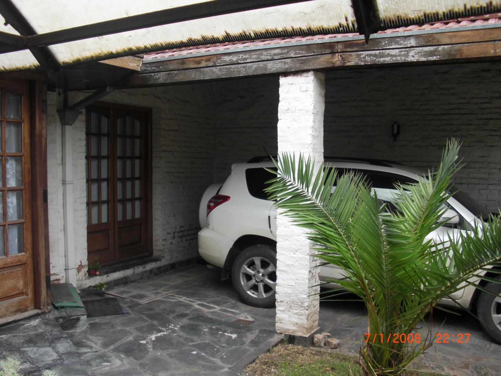 CASA EN LOTE PROPIO DE 10 X 40 . 3 AMBIENTES CON ENTRADA DE AUTO. — foto 2