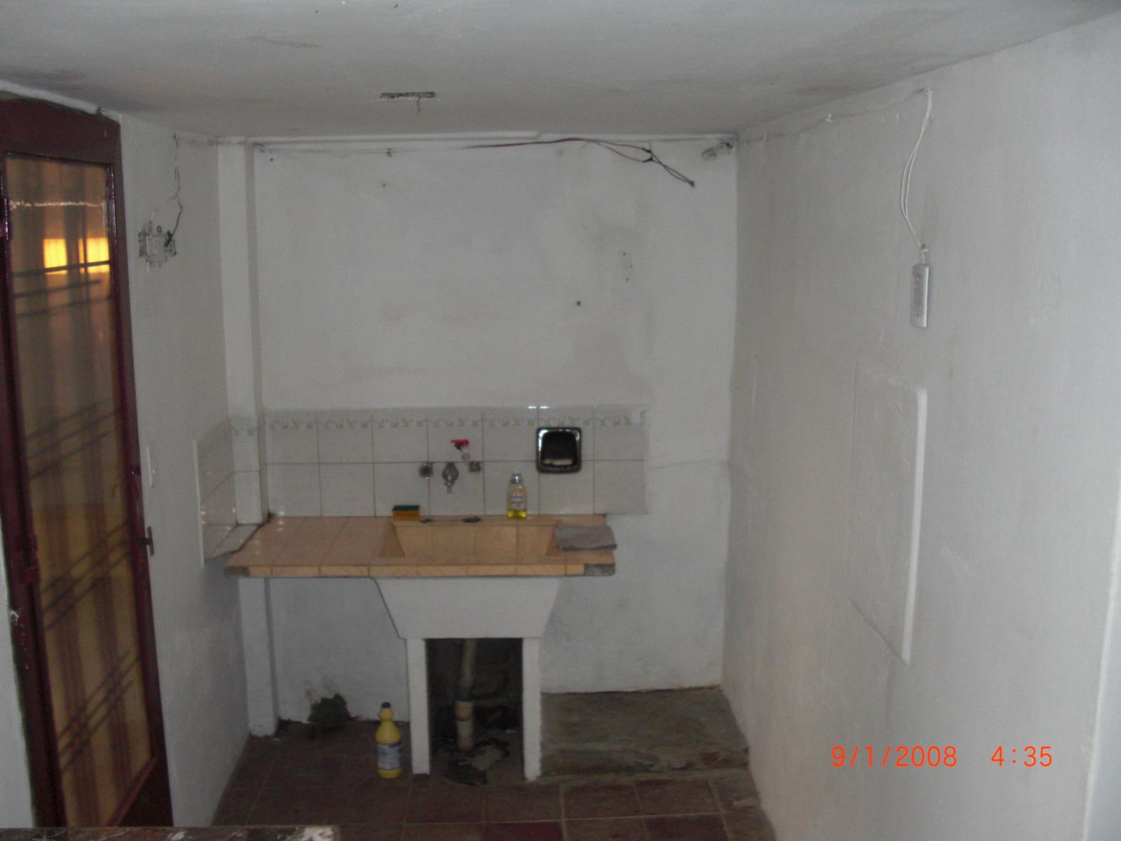 CASA DE 3 AMBIENTES CON JARDIN,GARAGE Y FONDO LIBRE, ZONA CAMINO DEL BUEN AIRE — foto 4