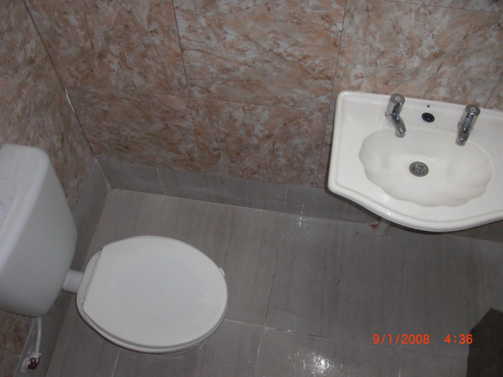 CASA DE 3 AMBIENTES CON JARDIN,GARAGE Y FONDO LIBRE, ZONA CAMINO DEL BUEN AIRE — foto 7