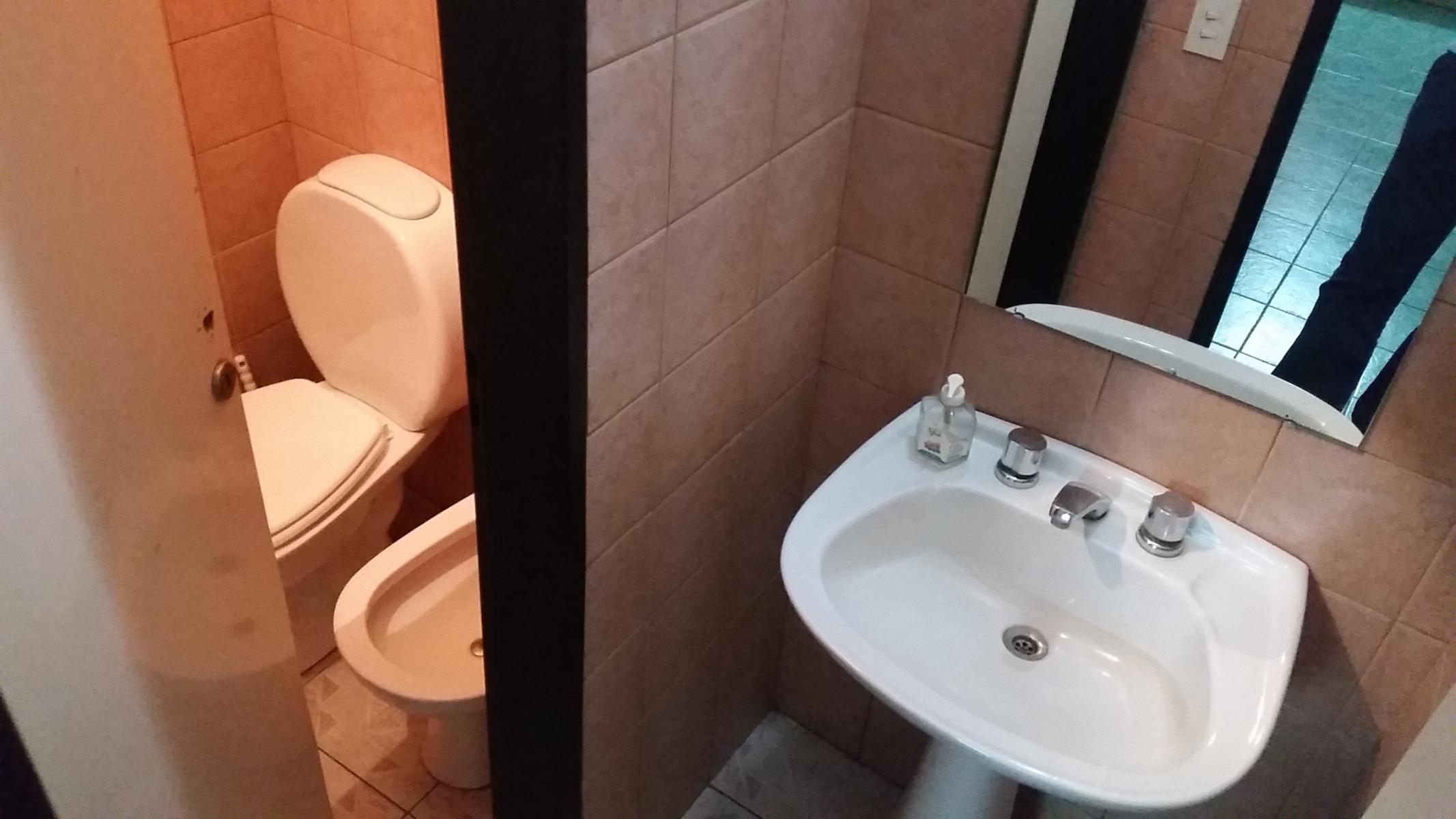 Excelente galpón de 1000 m2 cub con techo parabólico con puente grua — foto 6