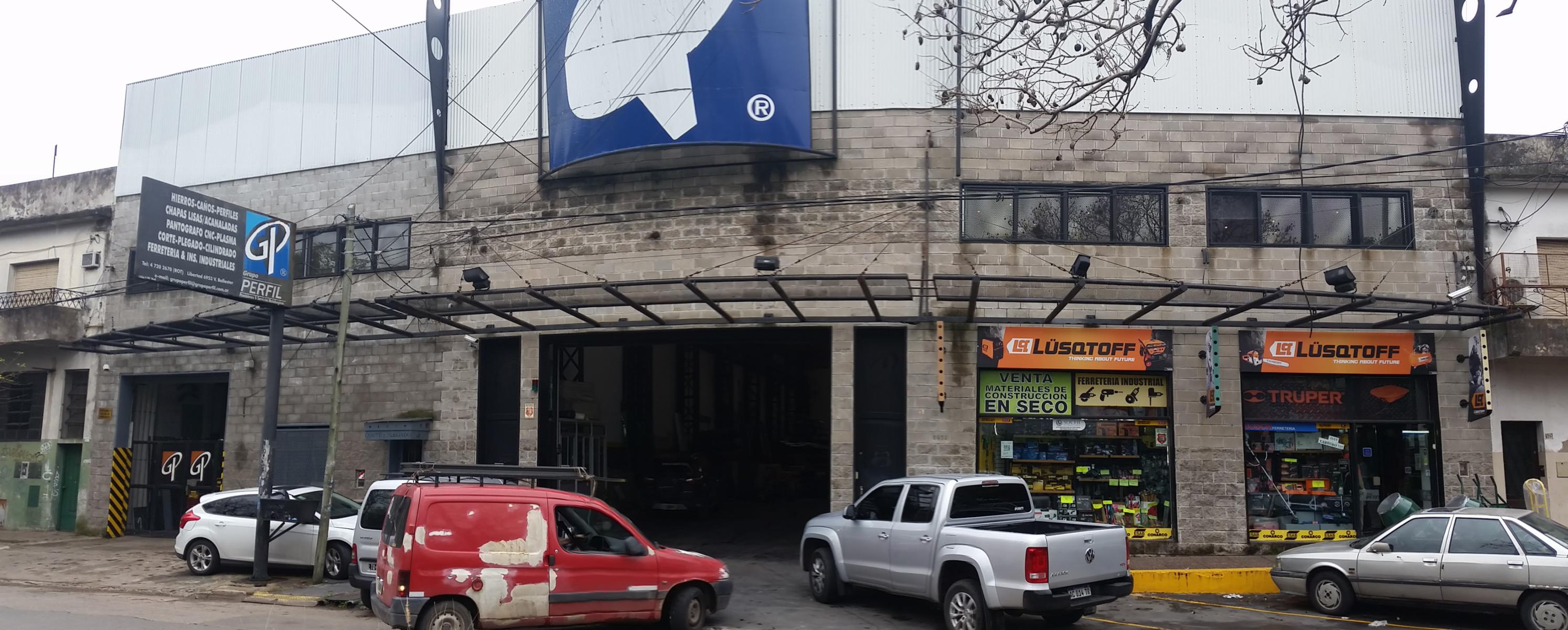 Excelente galpón de 1000 m2 cub con techo parabólico con puente grua — foto 14