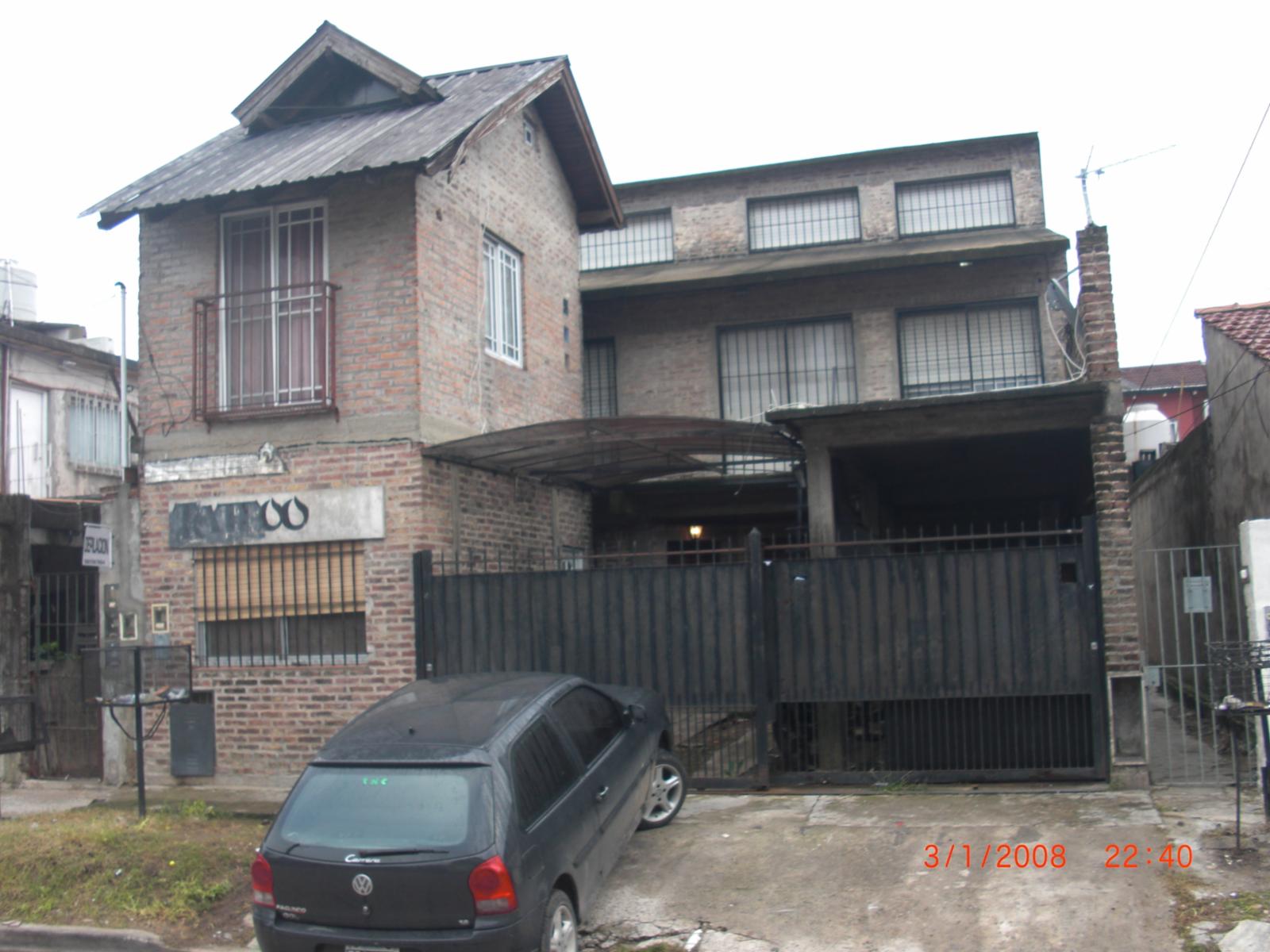 EXCELENTE PROPIEDAD MULTIFAMILIAR PROXIMO AV. SARRATEA