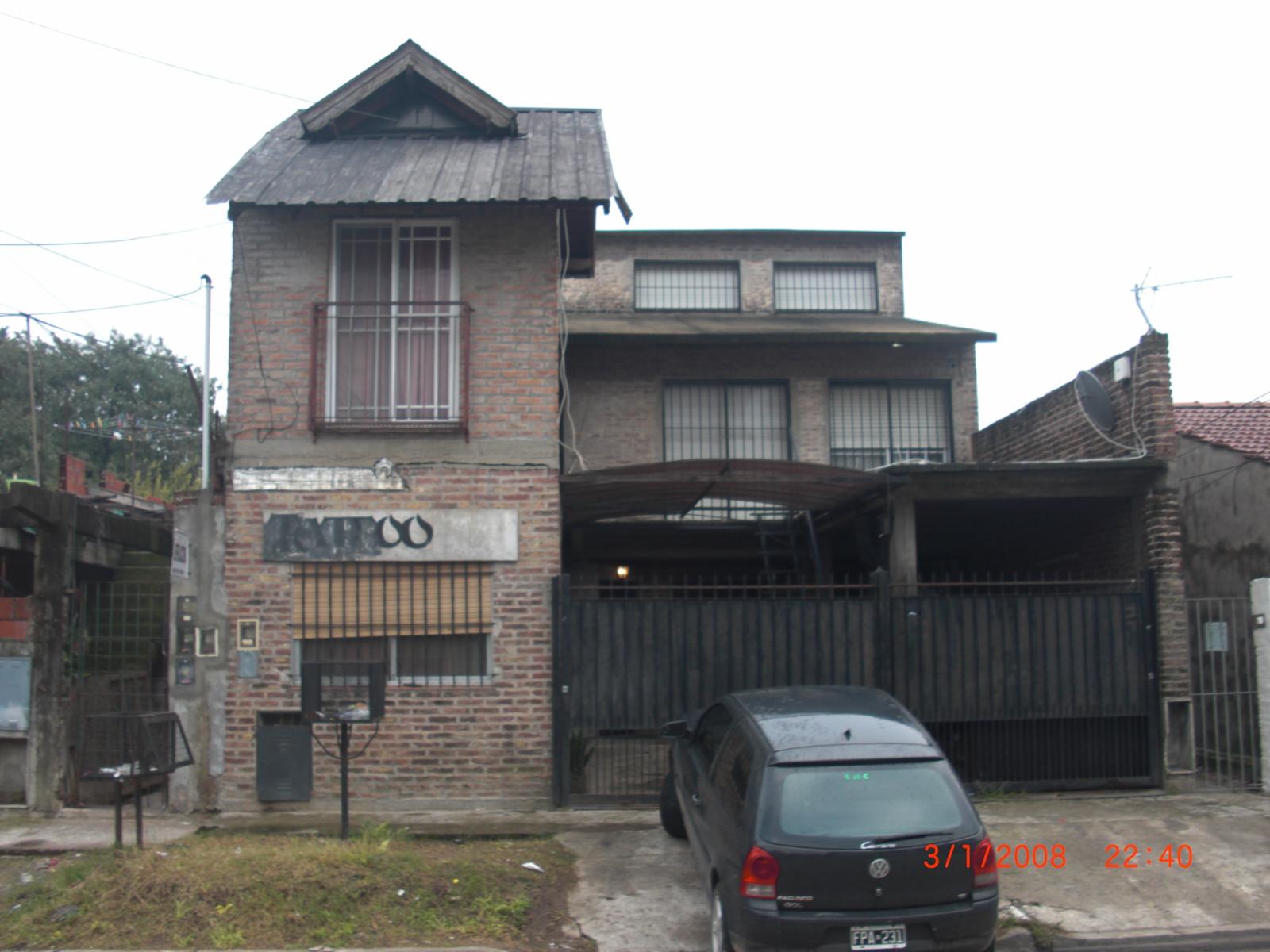 EXCELENTE PROPIEDAD MULTIFAMILIAR PROXIMO AV. SARRATEA — foto 2