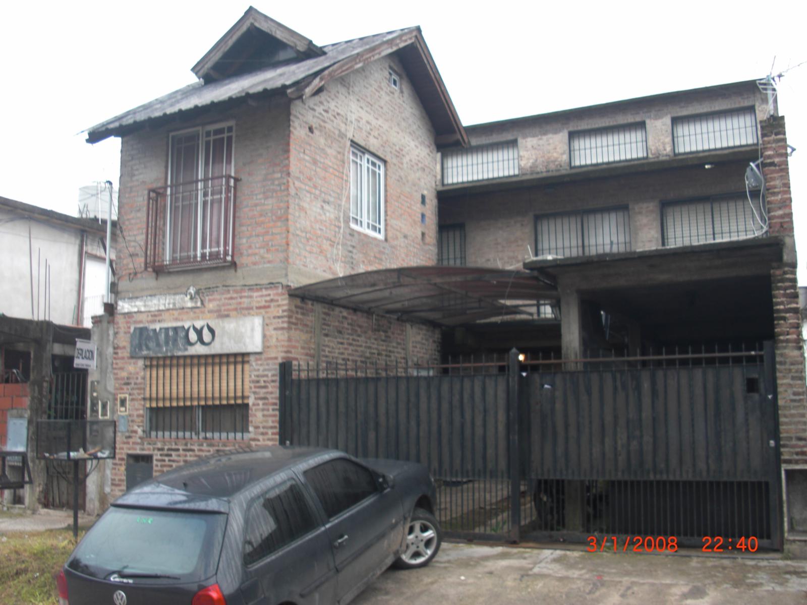 EXCELENTE PROPIEDAD MULTIFAMILIAR PROXIMO AV. SARRATEA — foto 3
