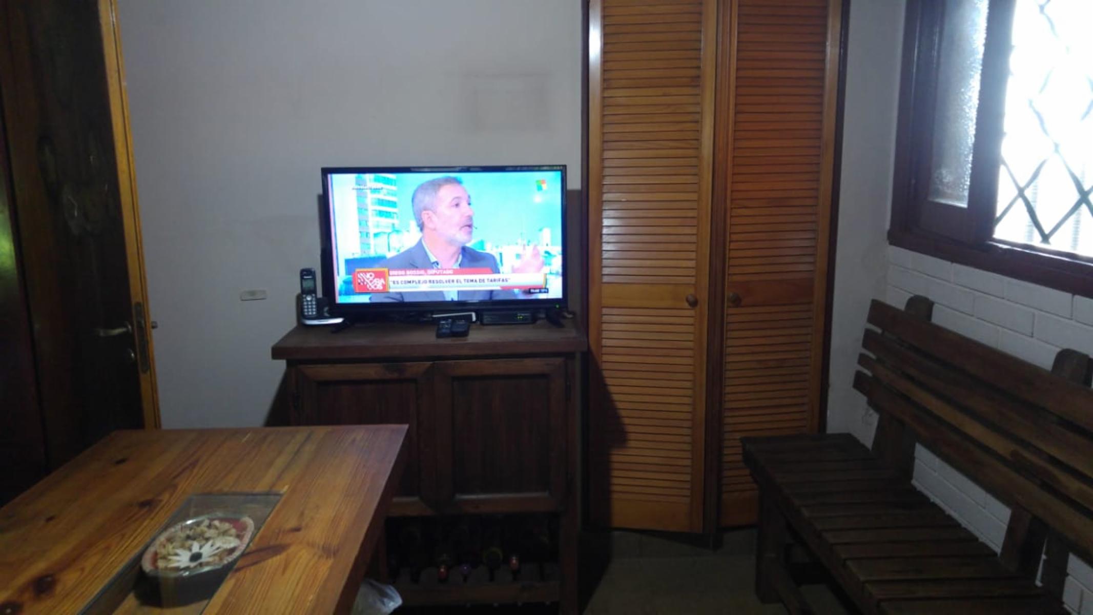 EXCELENTE PROPIEDAD C/PARQUE E/AUTO 4 AMB. PILETA. PROX. AV. MARQUEZ. — foto 8