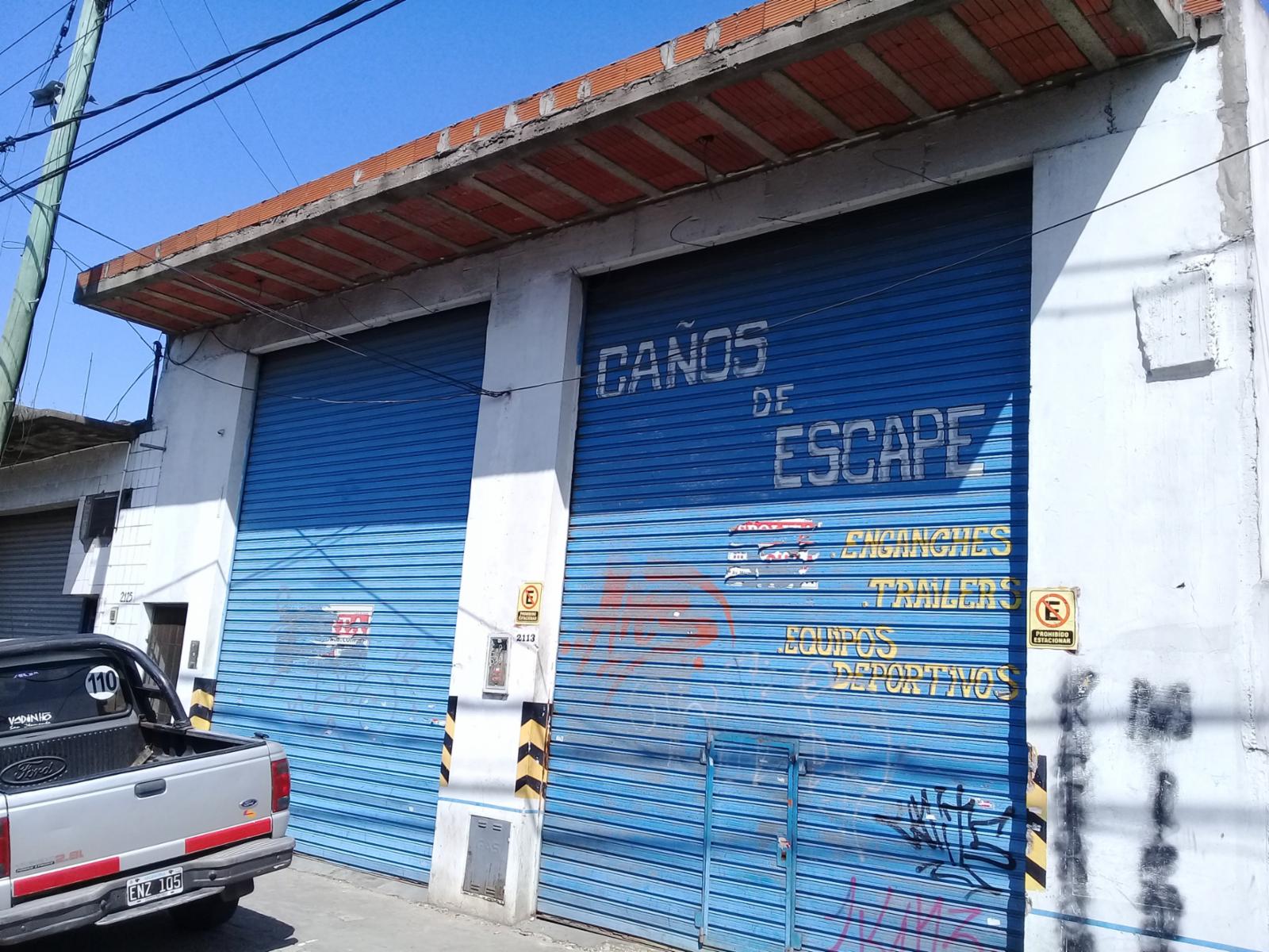 MUY BUEN GALPON, SOBRE AV. MARQUEZ, 200 M2