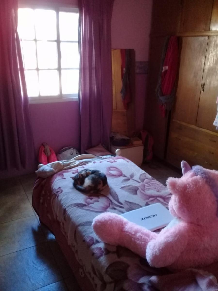 EXCELENTE CASA EN 2 PLANTAS DE 4 AMBIENTES,COCHERA Y FONDO LIBRE. — foto 4