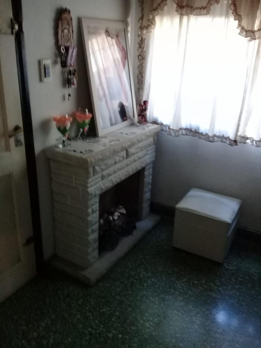 EXCELENTE CASA EN 2 PLANTAS DE 4 AMBIENTES,COCHERA Y FONDO LIBRE. — foto 6