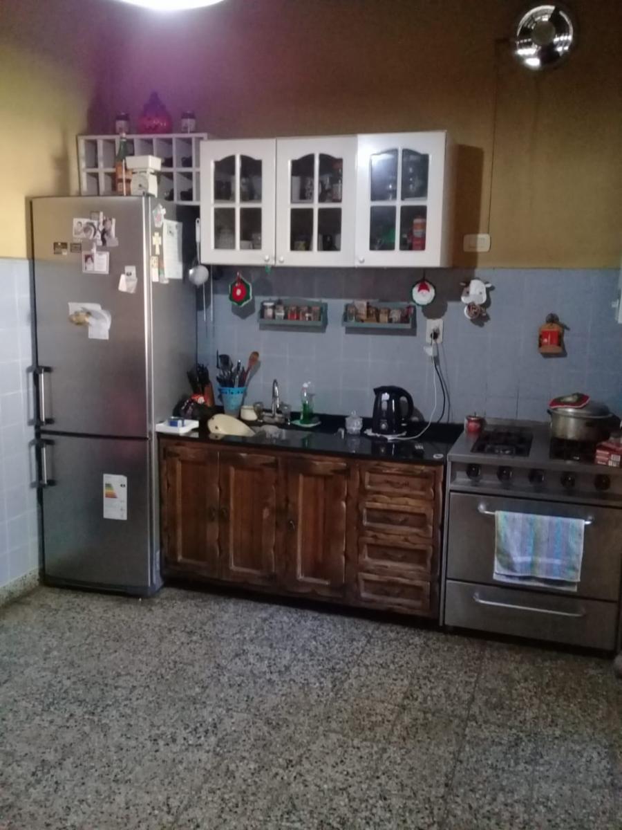 EXCELENTE CASA EN 2 PLANTAS DE 4 AMBIENTES,COCHERA Y FONDO LIBRE. — foto 8