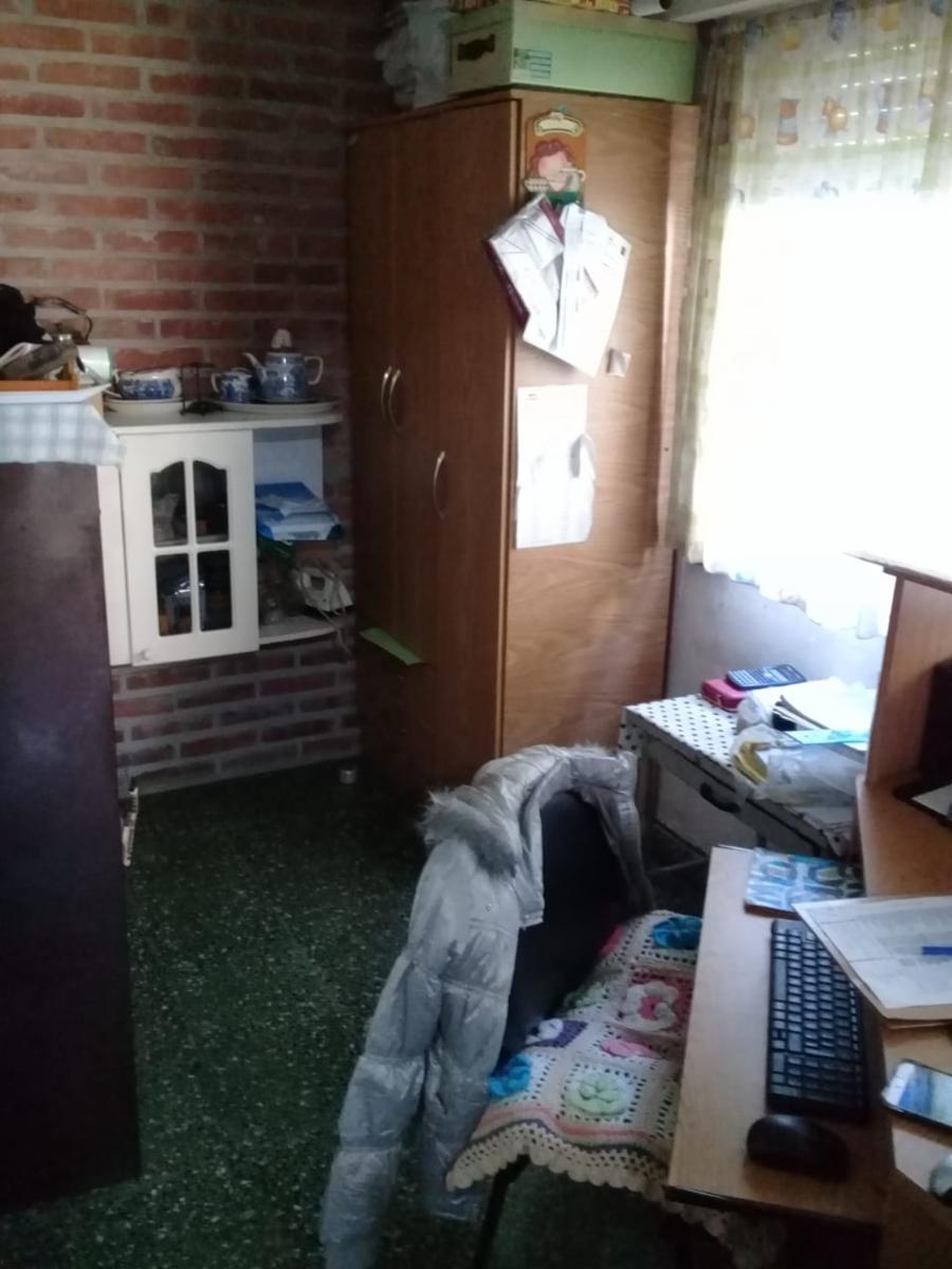 EXCELENTE CASA EN 2 PLANTAS DE 4 AMBIENTES,COCHERA Y FONDO LIBRE. — foto 9