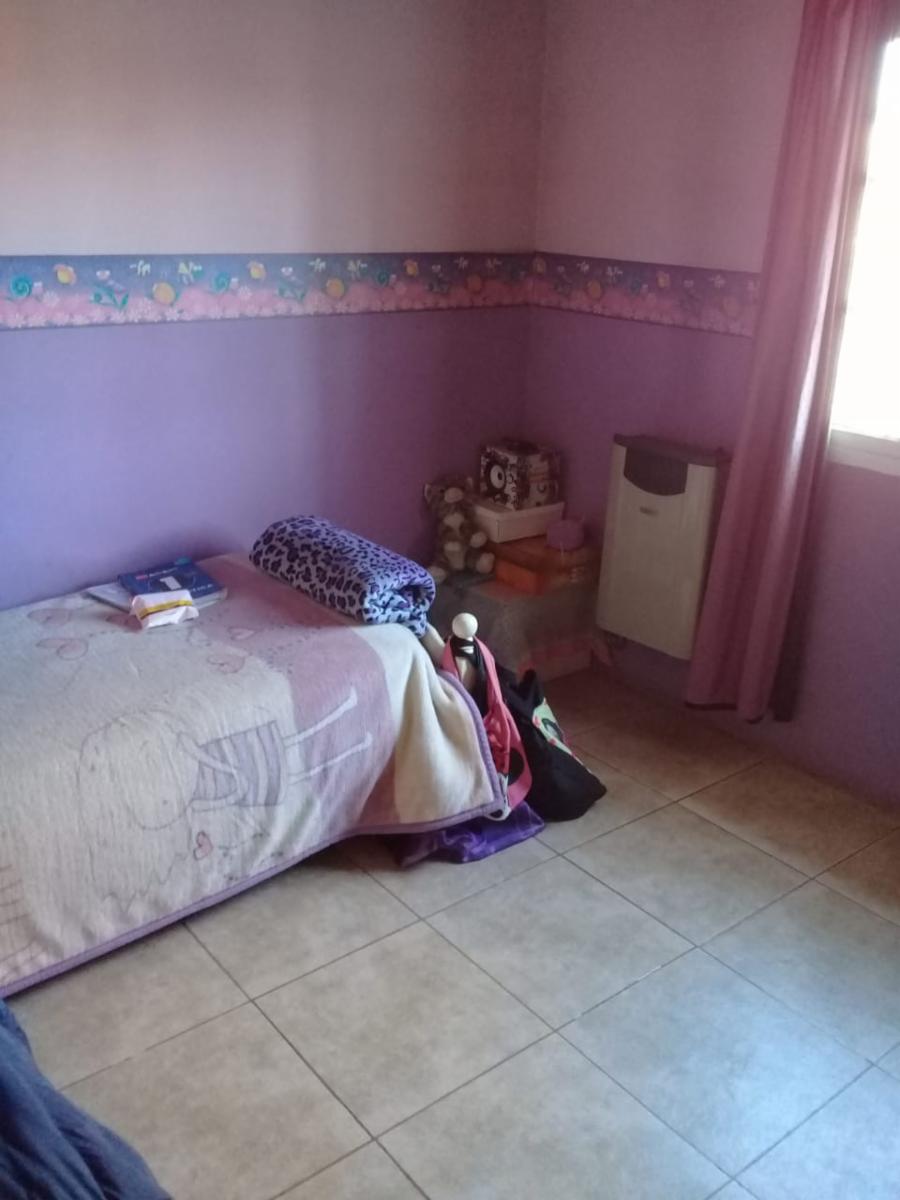 EXCELENTE CASA EN 2 PLANTAS DE 4 AMBIENTES,COCHERA Y FONDO LIBRE. — foto 10