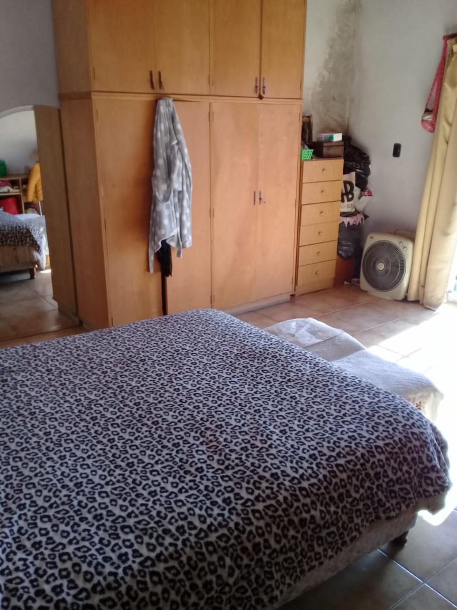 EXCELENTE CASA EN 2 PLANTAS DE 4 AMBIENTES,COCHERA Y FONDO LIBRE. — foto 11