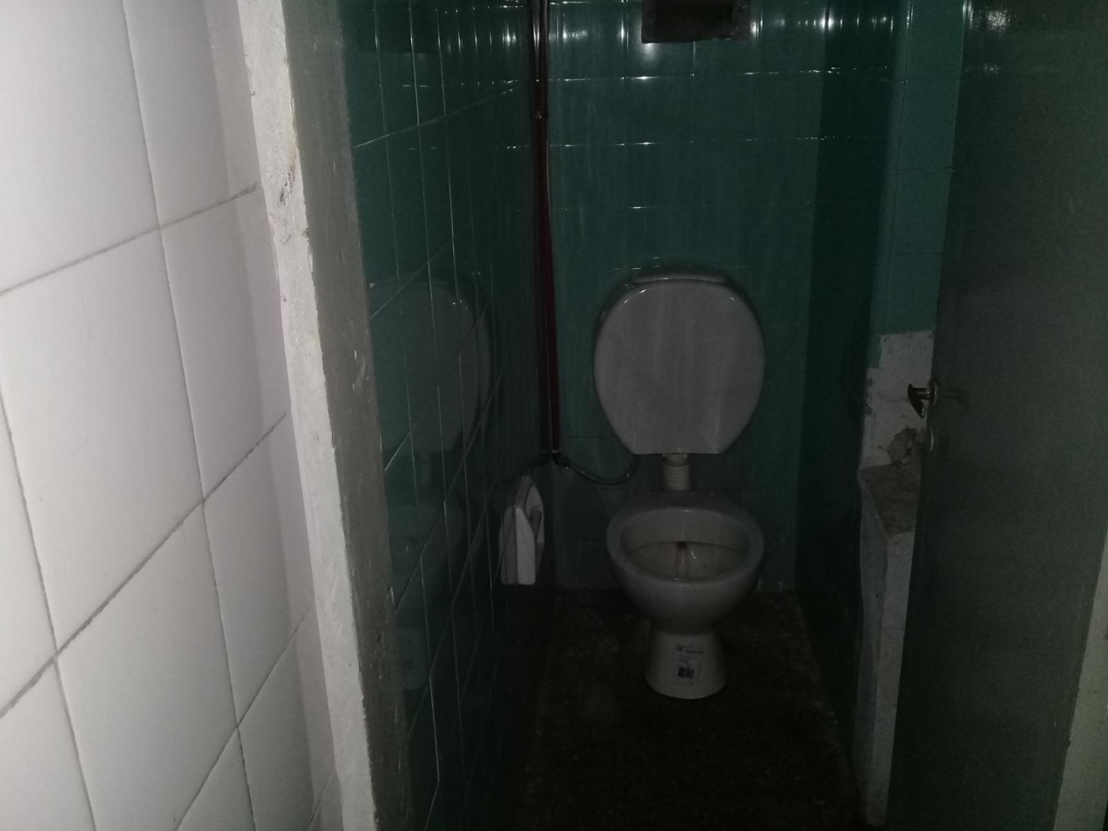 EXCELENTE LOCAL FRENTE 2 VIDRIERAS AL LADO DE COLEGIO. — foto 3