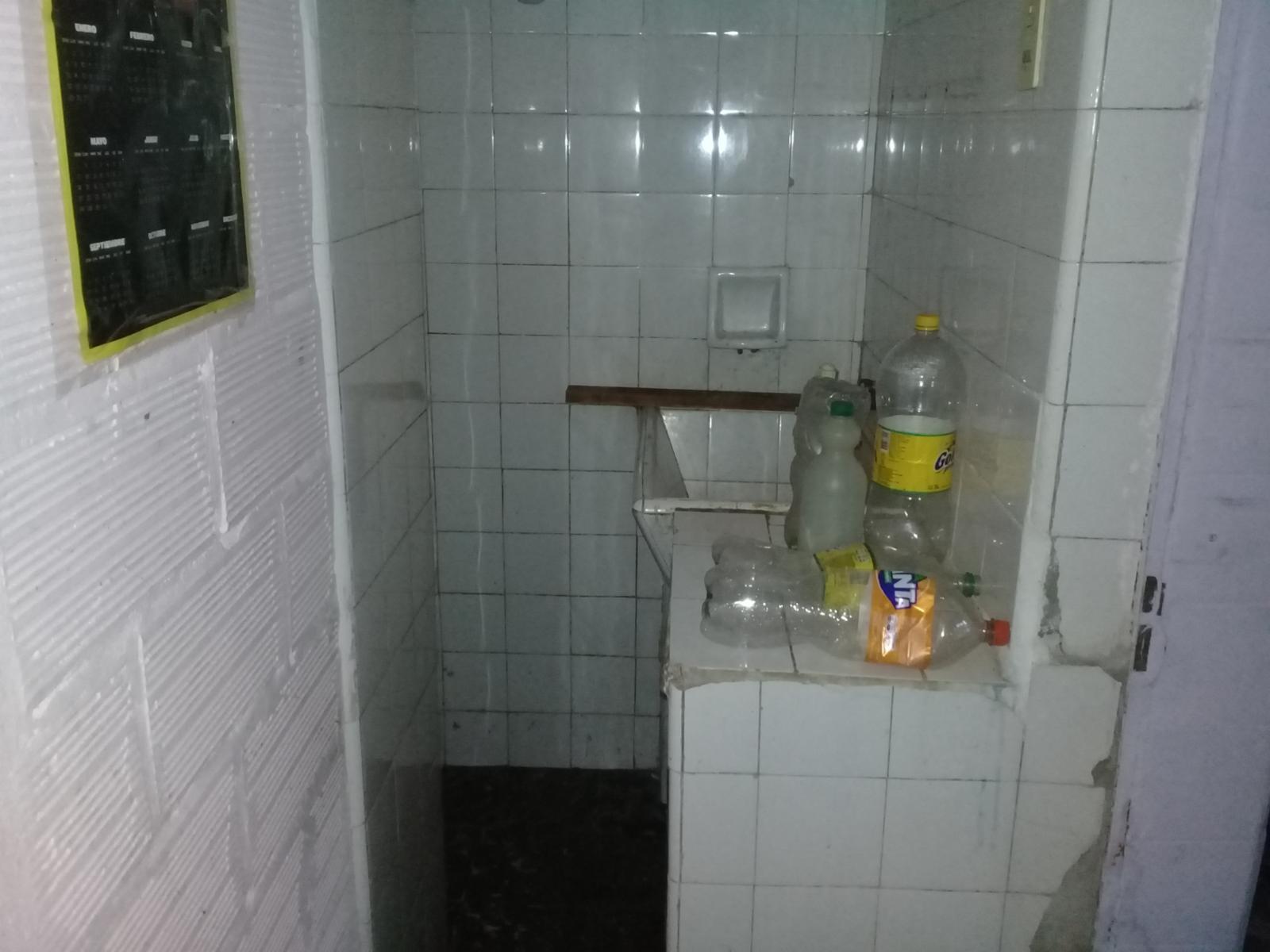 EXCELENTE LOCAL FRENTE 2 VIDRIERAS AL LADO DE COLEGIO. — foto 4