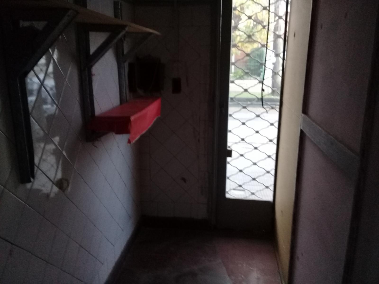 EXCELENTE LOCAL FRENTE 2 VIDRIERAS AL LADO DE COLEGIO. — foto 5