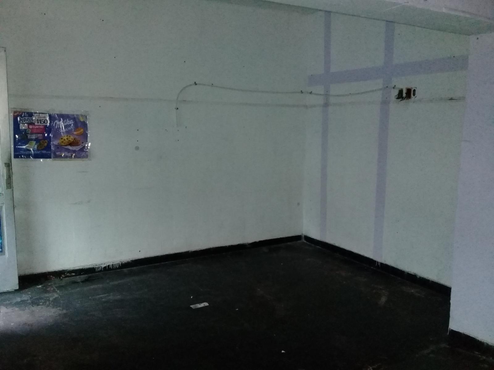 EXCELENTE LOCAL FRENTE 2 VIDRIERAS AL LADO DE COLEGIO. — foto 7