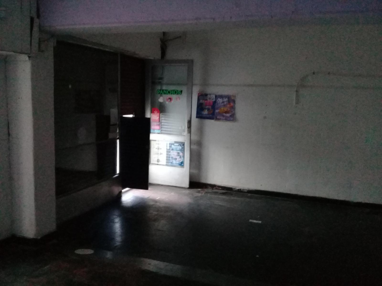 EXCELENTE LOCAL FRENTE 2 VIDRIERAS AL LADO DE COLEGIO. — foto 8