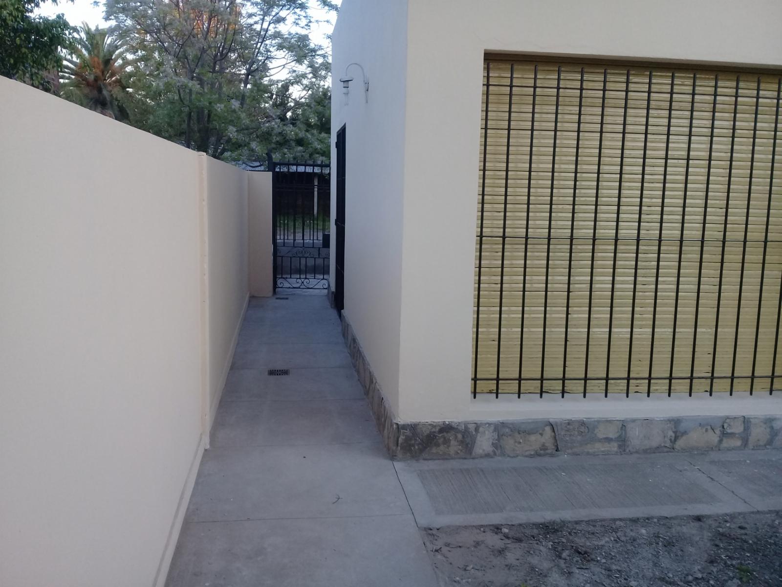 CASA DE 2 AMBIENTES AMPLIOS,PATIO Y ENTRADA DE AUTO. — foto 3