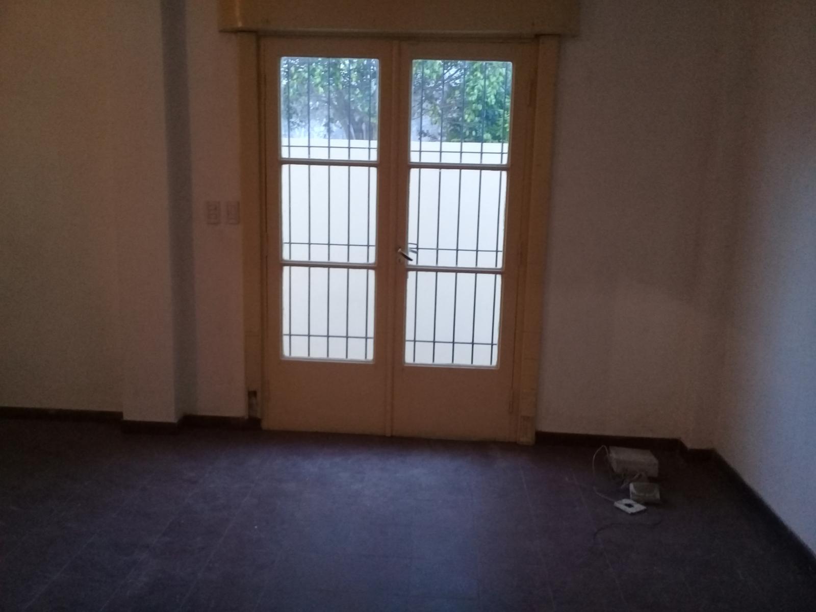 CASA DE 2 AMBIENTES AMPLIOS,PATIO Y ENTRADA DE AUTO. — foto 8