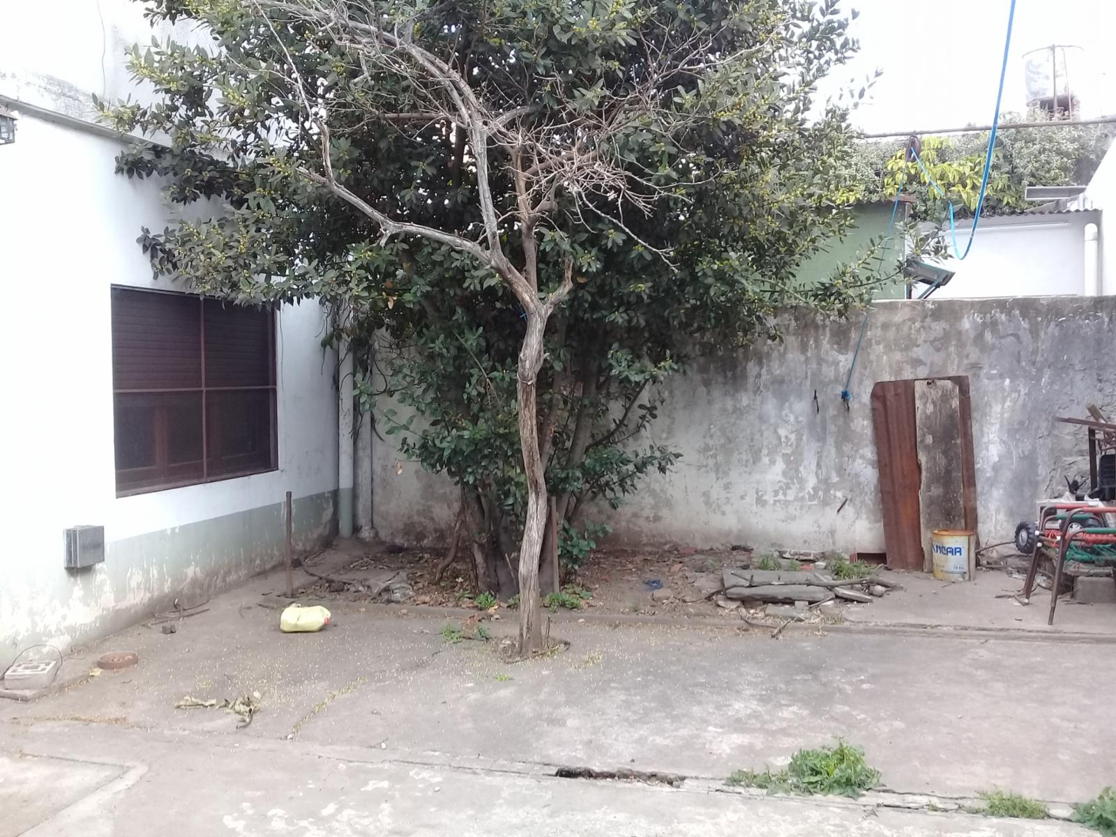 PH AMPLIO PLANTA BAJA CON PATIO.