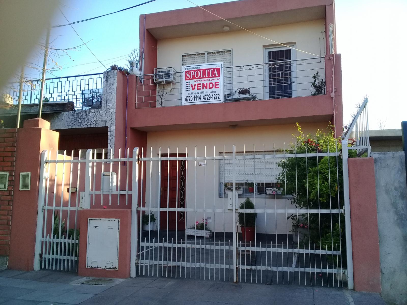 EXCELENTE DUPLEX 3 AMBIENTES, PROXIMO AV. MARQUEZ